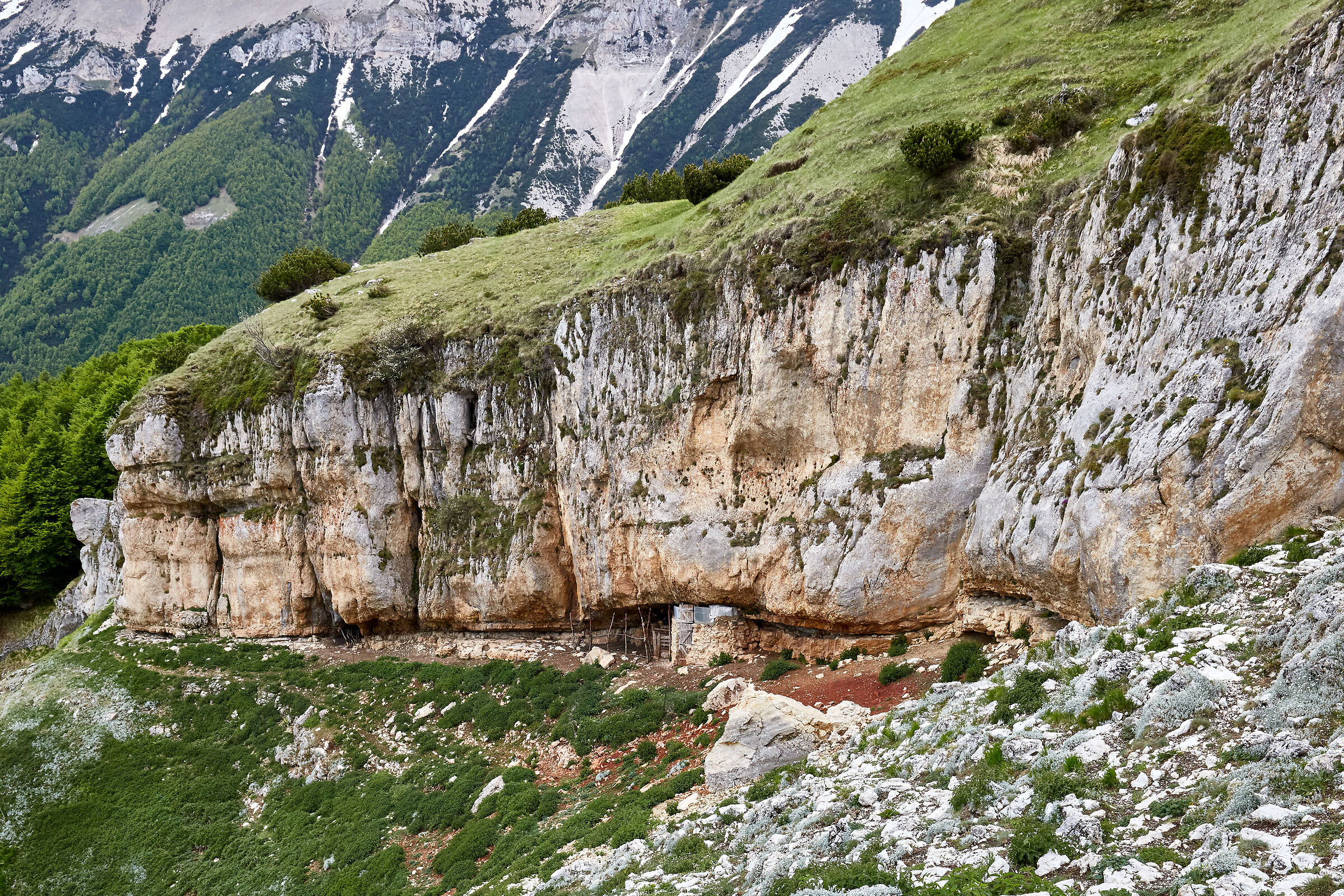 Monte Macellaro - cave Fonte gelata...