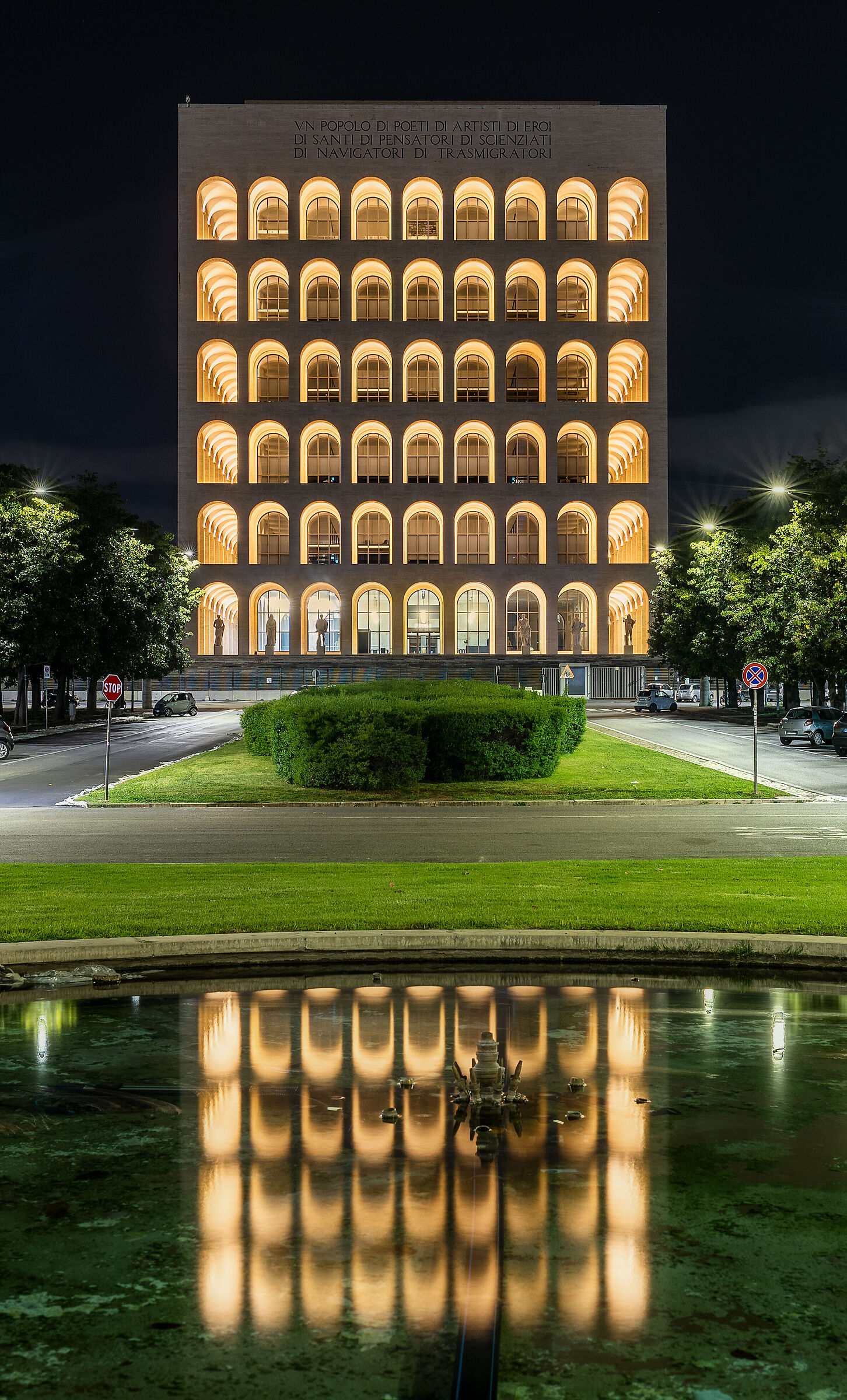 Il Palazzo della Civiltà Italiana by night...