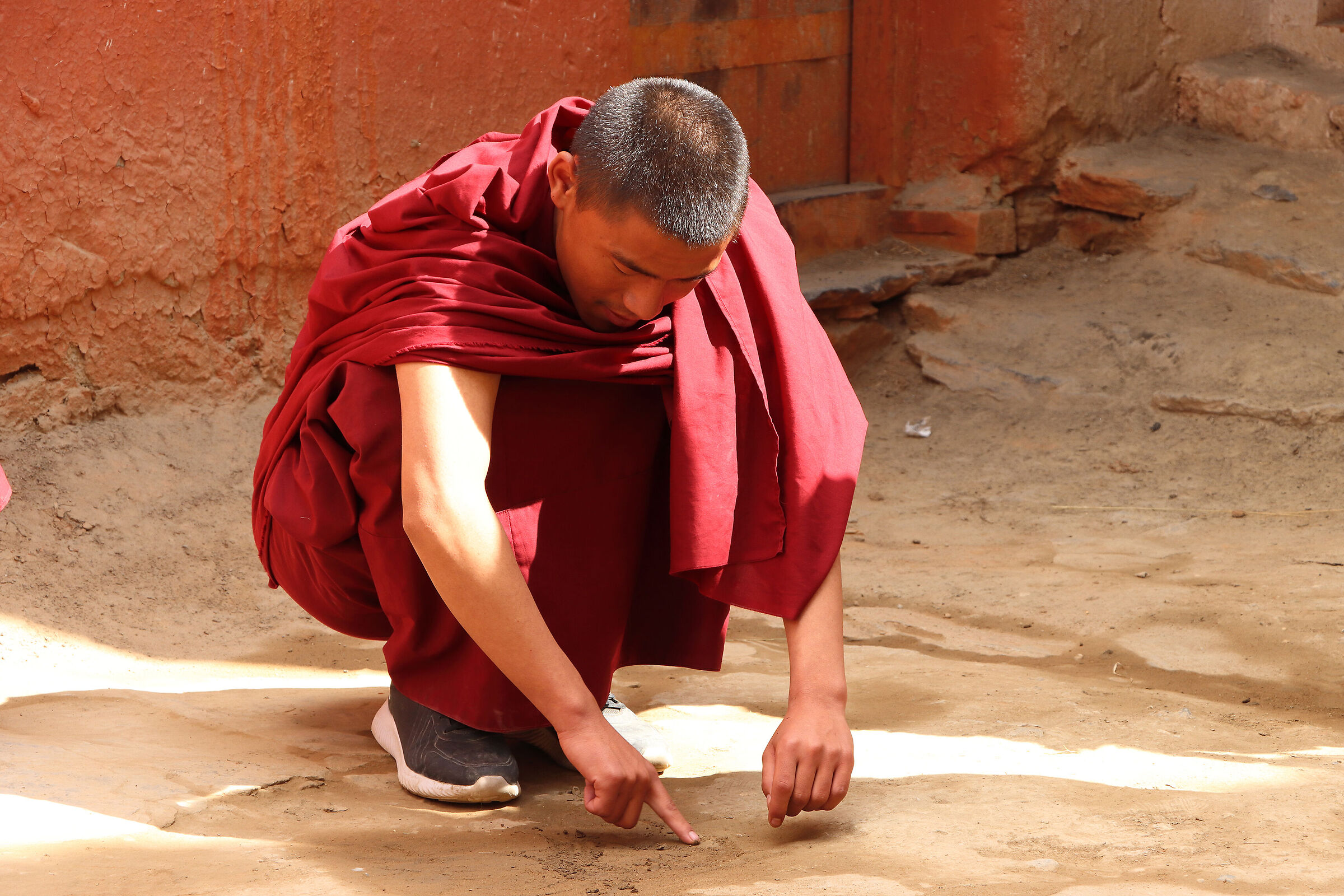 monk in Lo Mantang...