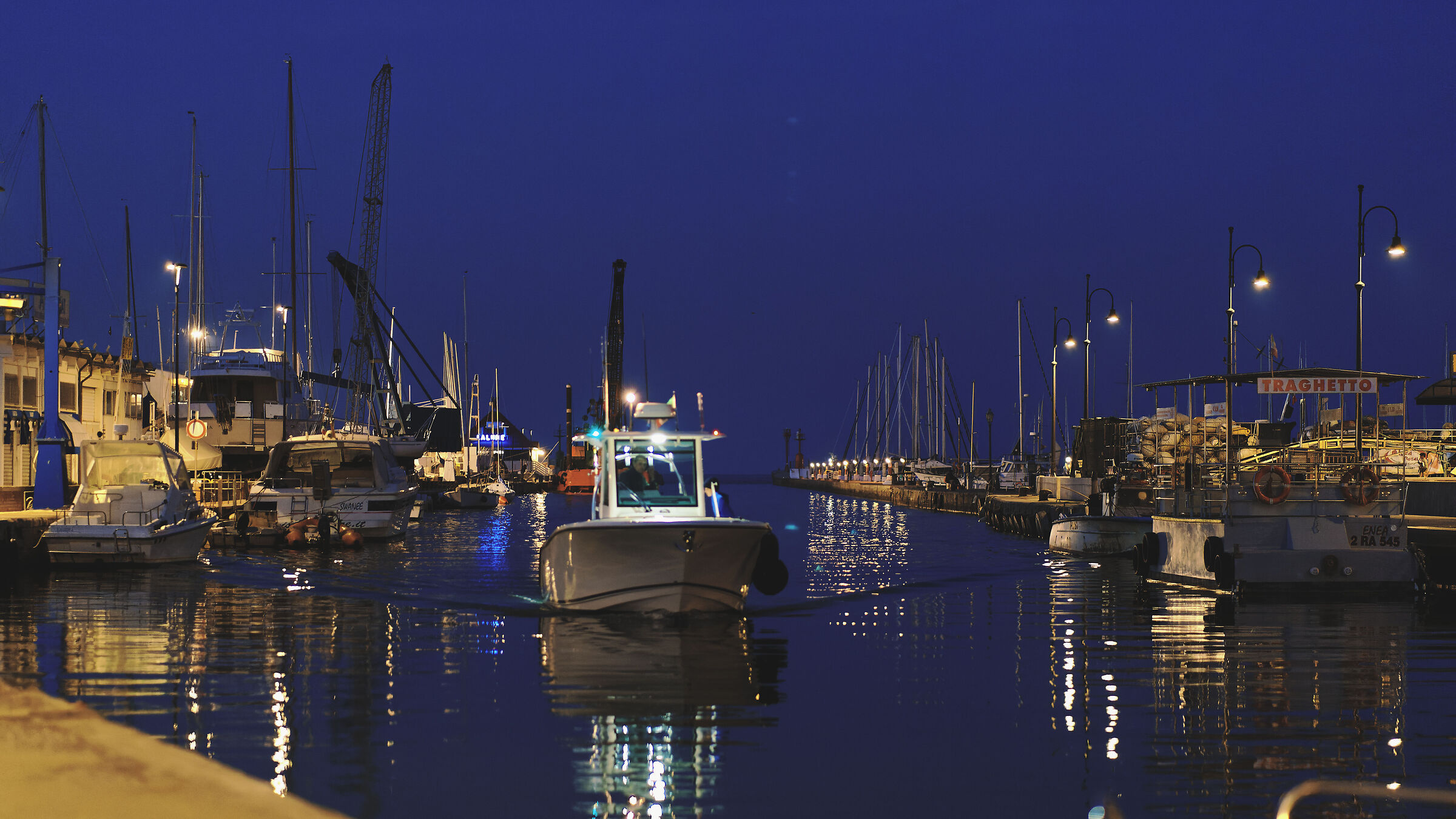 The port of Cervia - return of the boats...