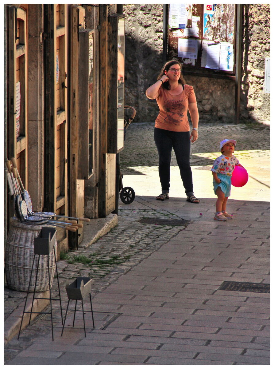 Scanno 2022 - Girl with pink balloon...
