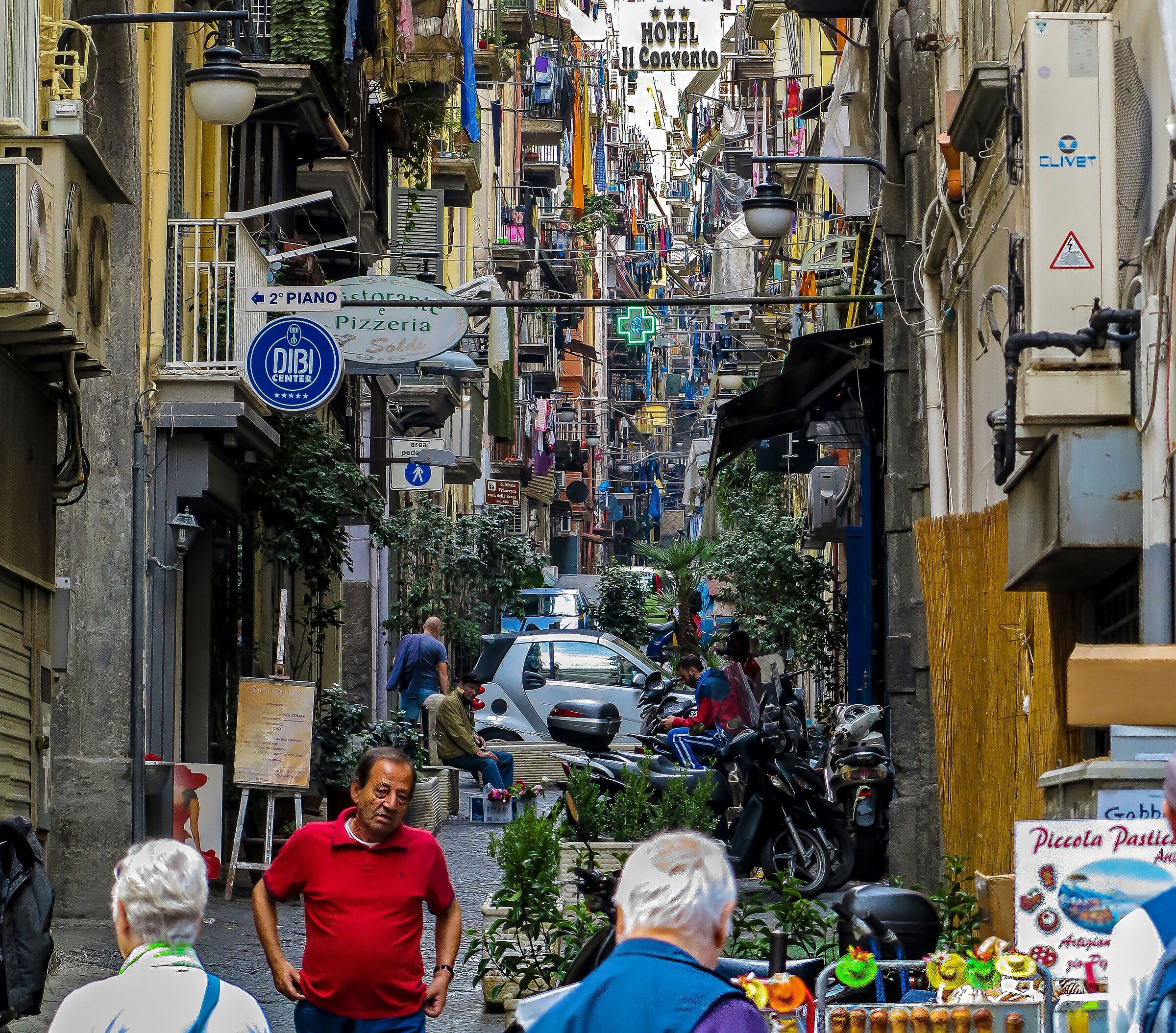 Quartieri Spagnoli - Naples (2013)...