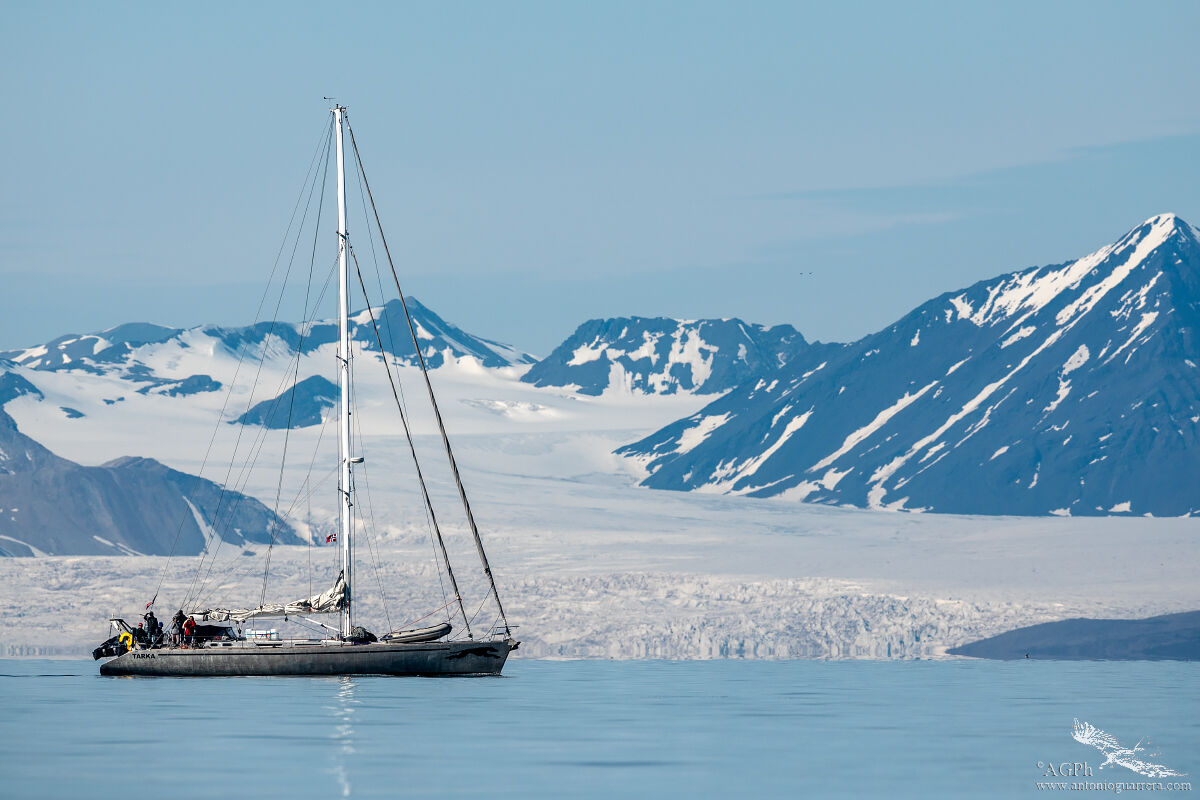 Sailing through the glaciers...