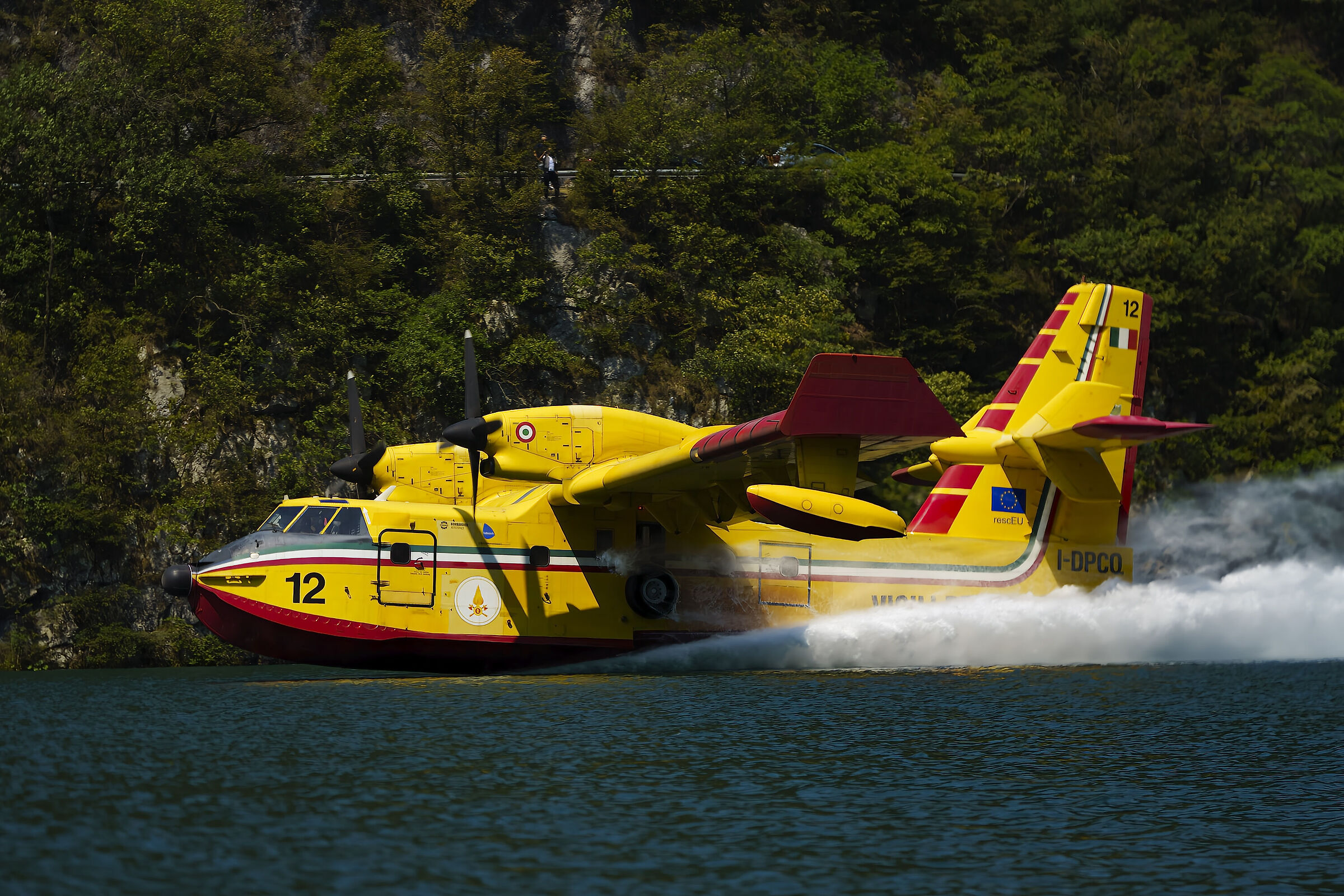 Canadair in action...