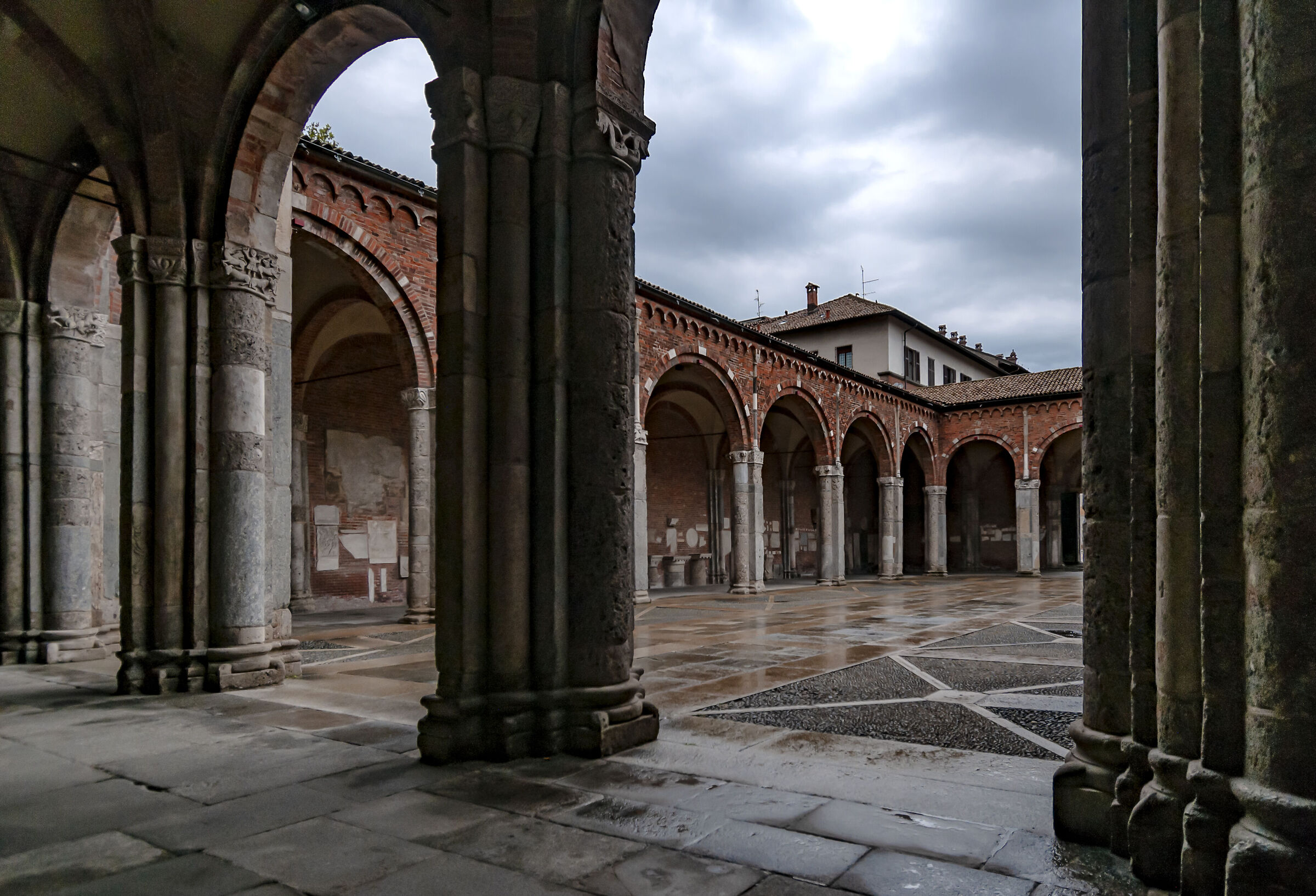The quadriportico of Sant'Ambrogio...