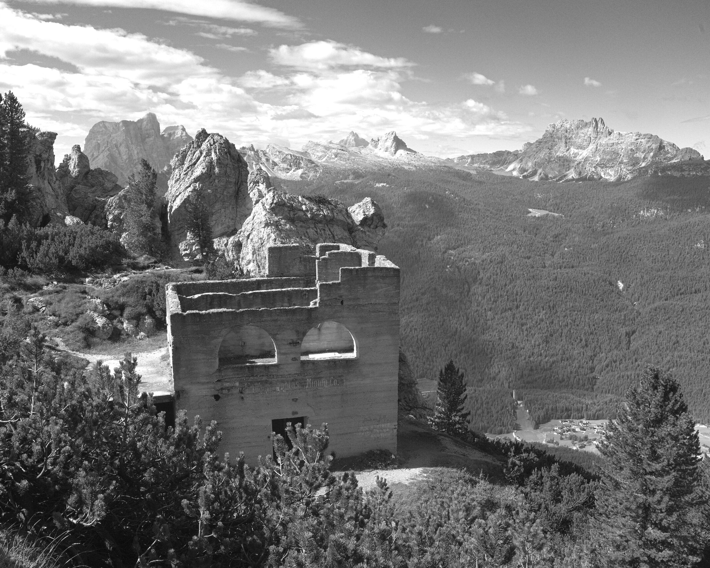 Cortina - 2022 - Cliffhanger Lodge...