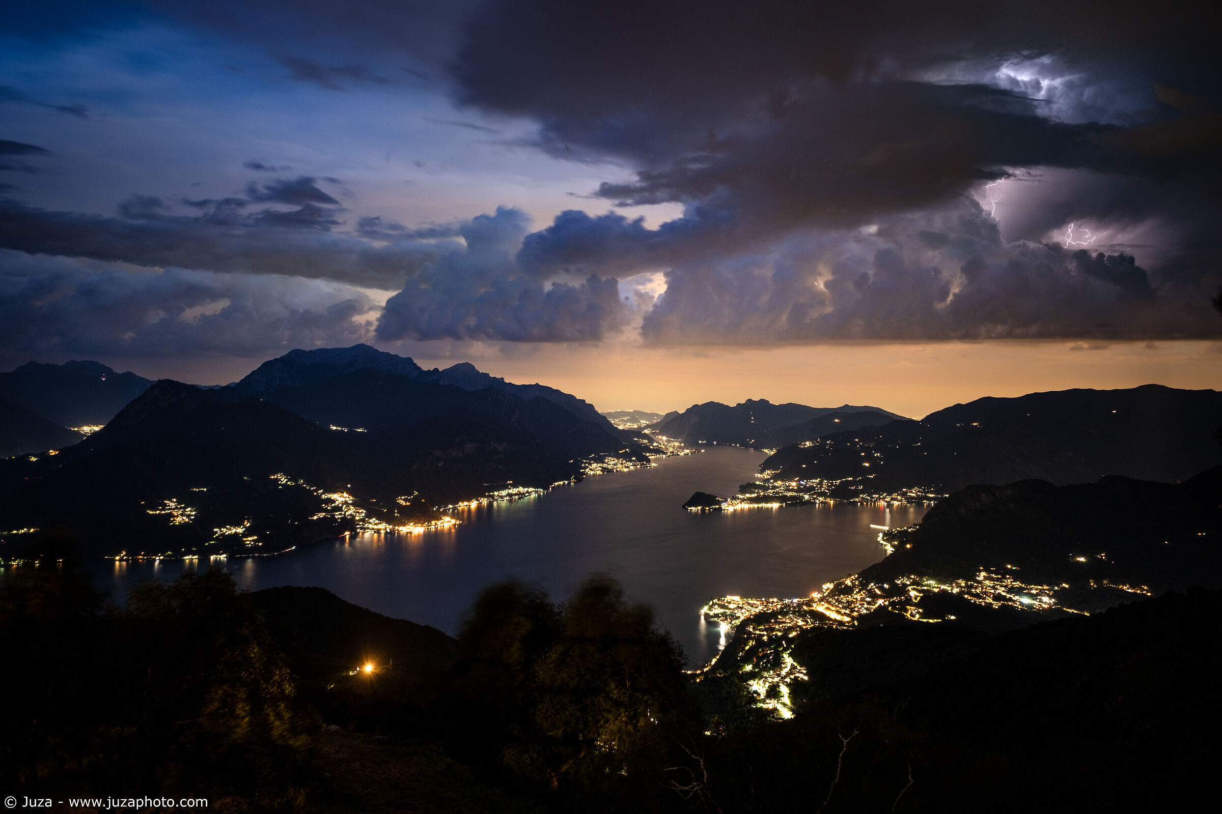 Night and thunderstorms on Lake Como...