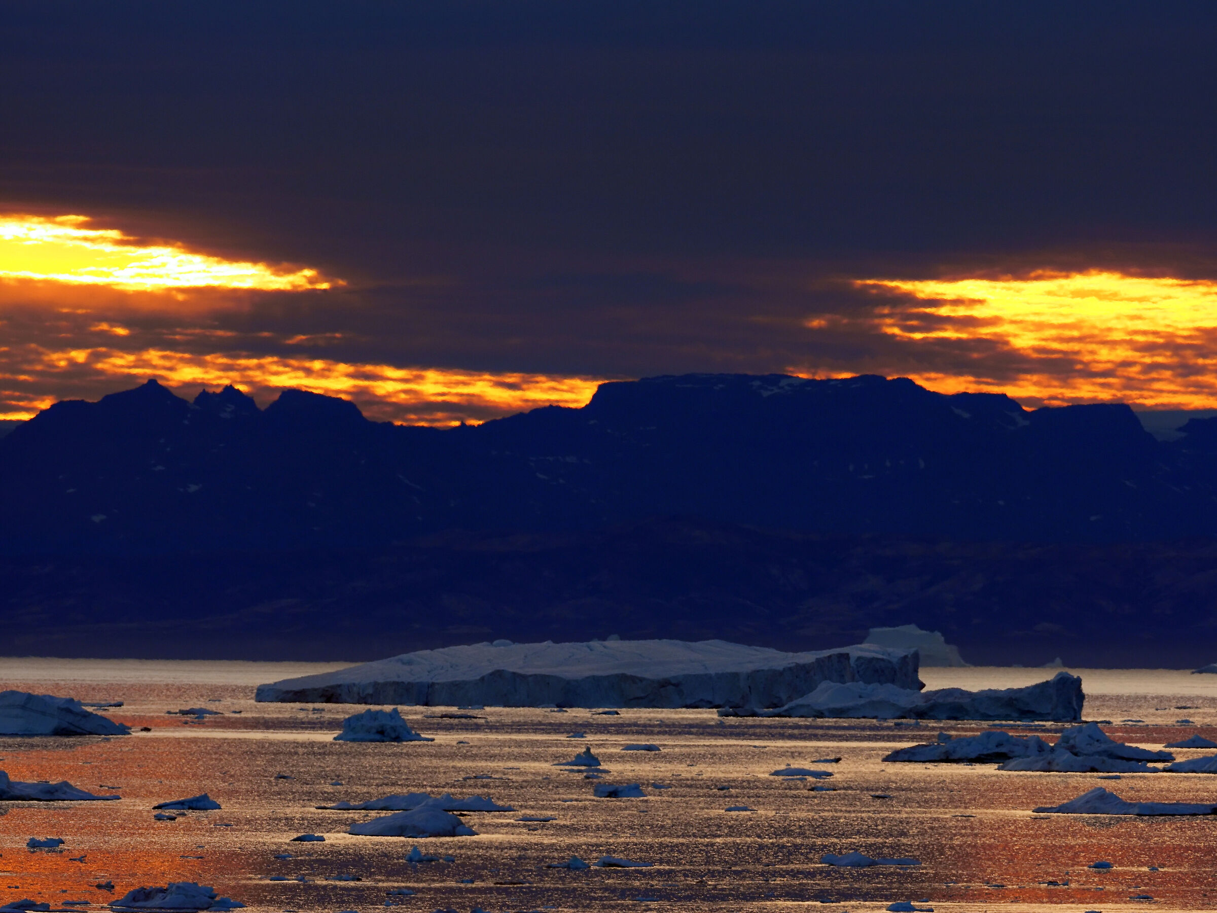 Ilulissat: summer sunset...