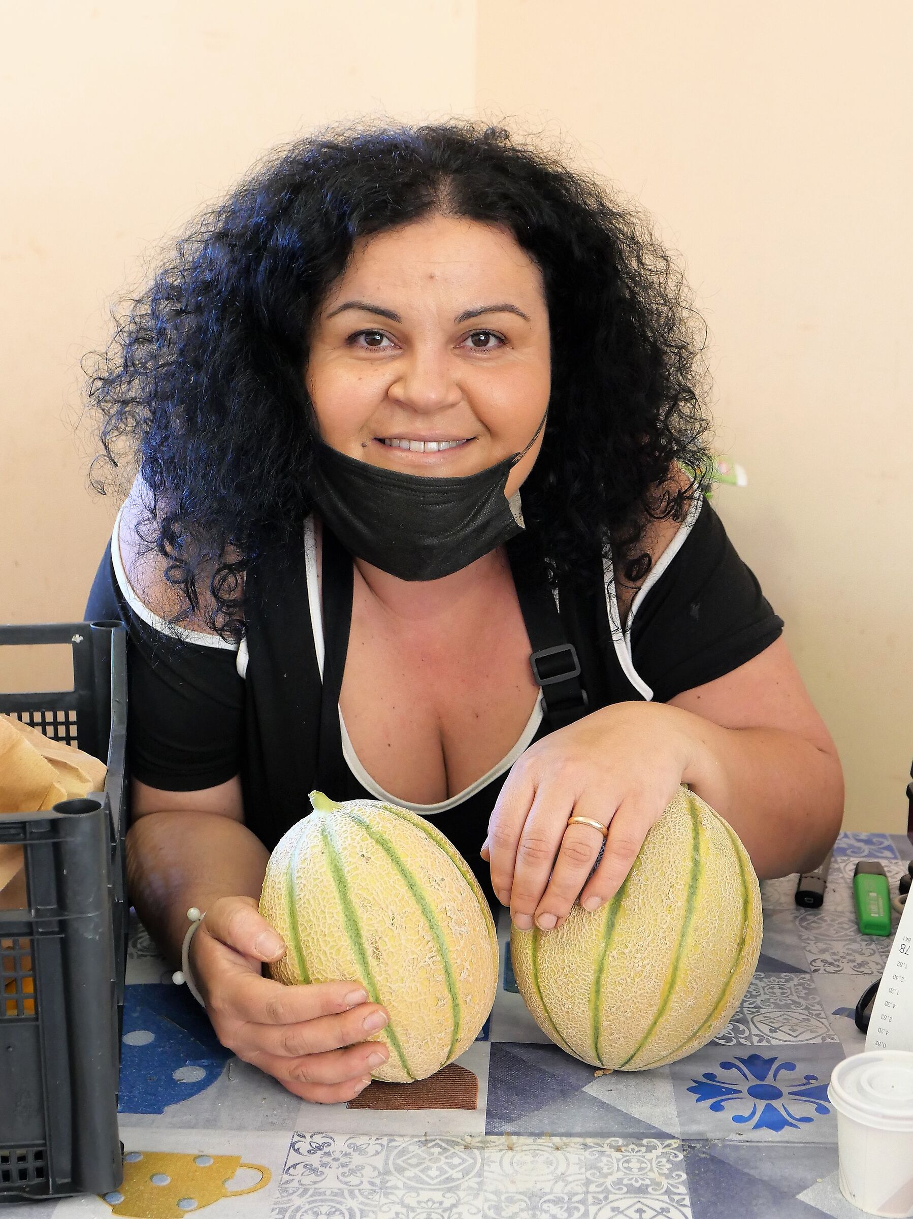 Mariella, sells me her melons!...
