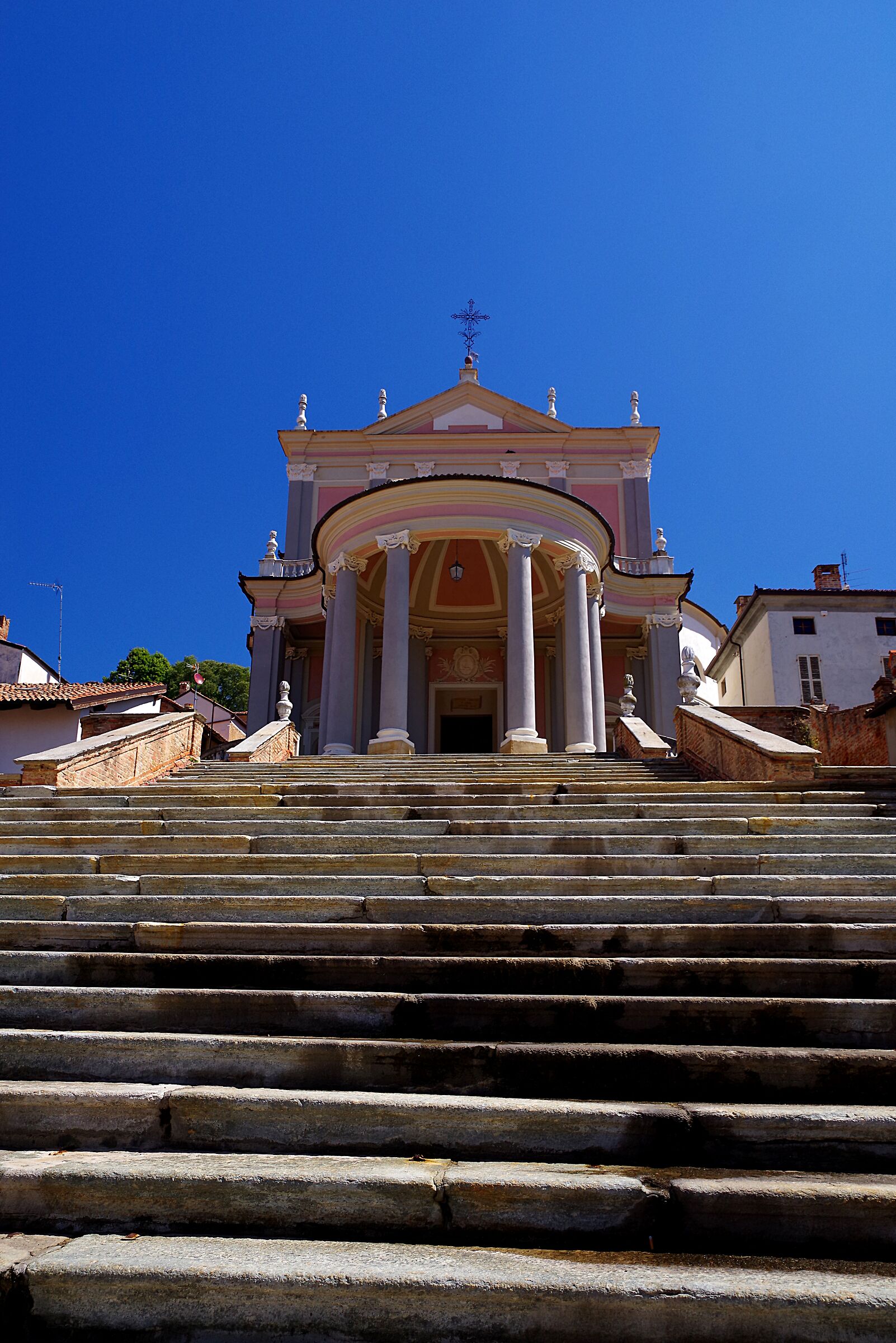 La chiesa parrocchiale di Montemagno...