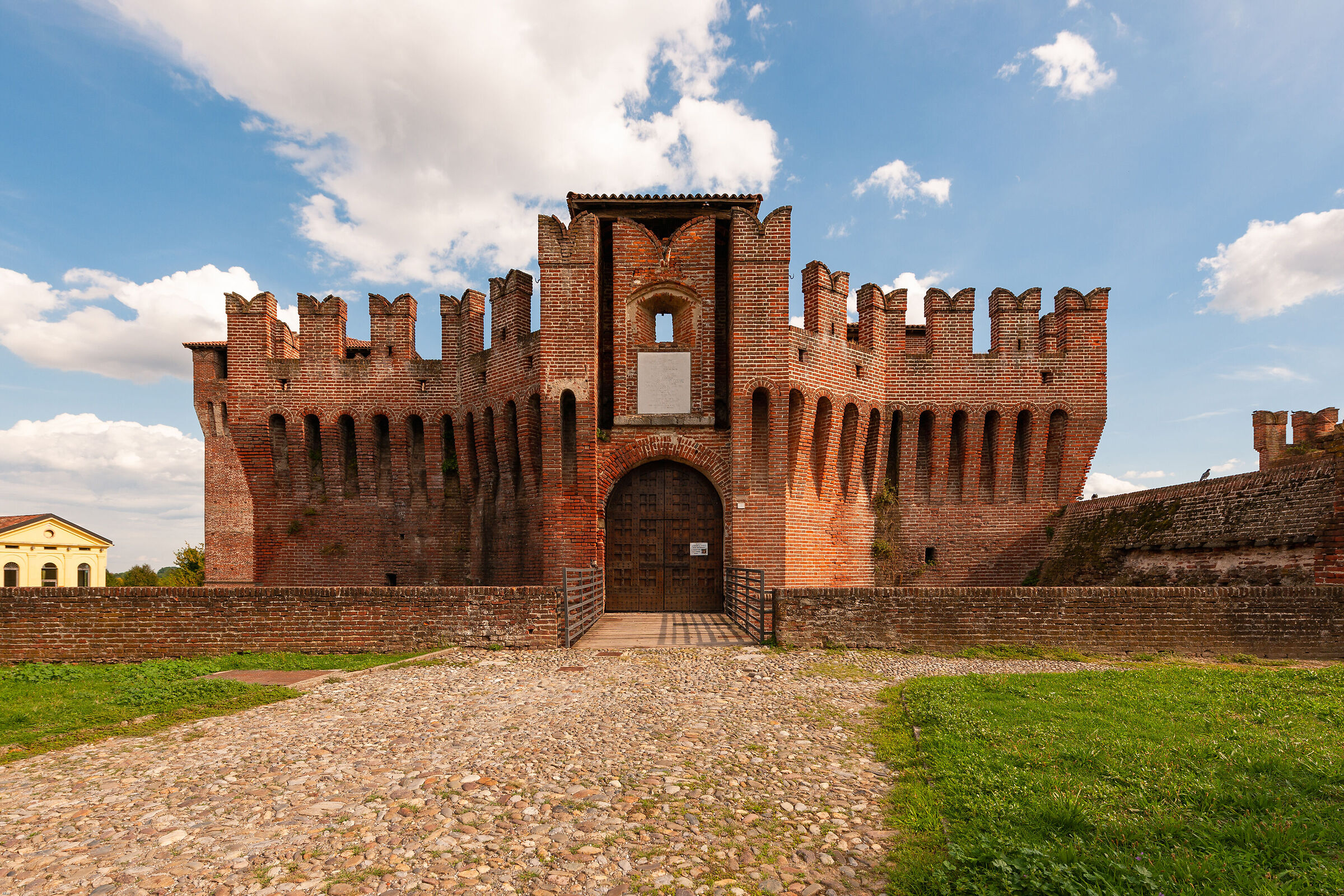 Sforza Fortress of Soncino ...