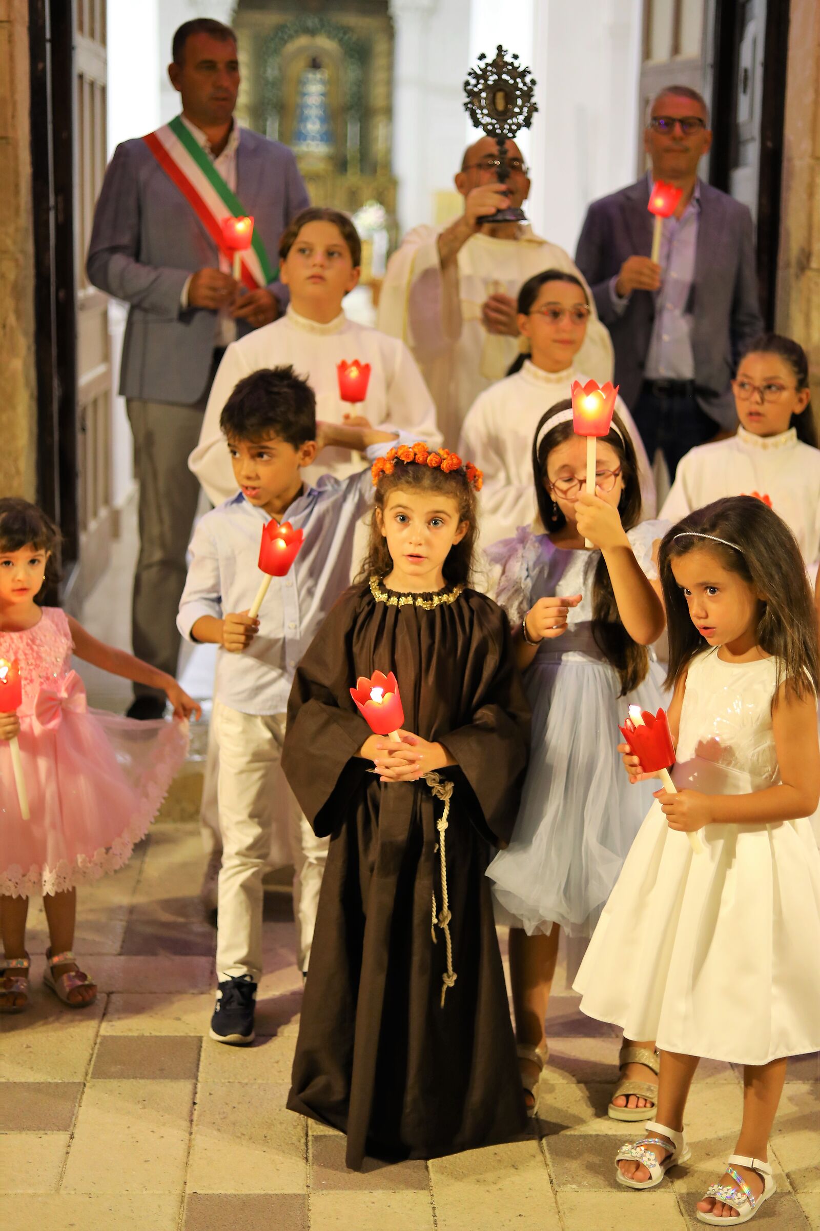 Santa Rosalia celebrations in the beauty of children...