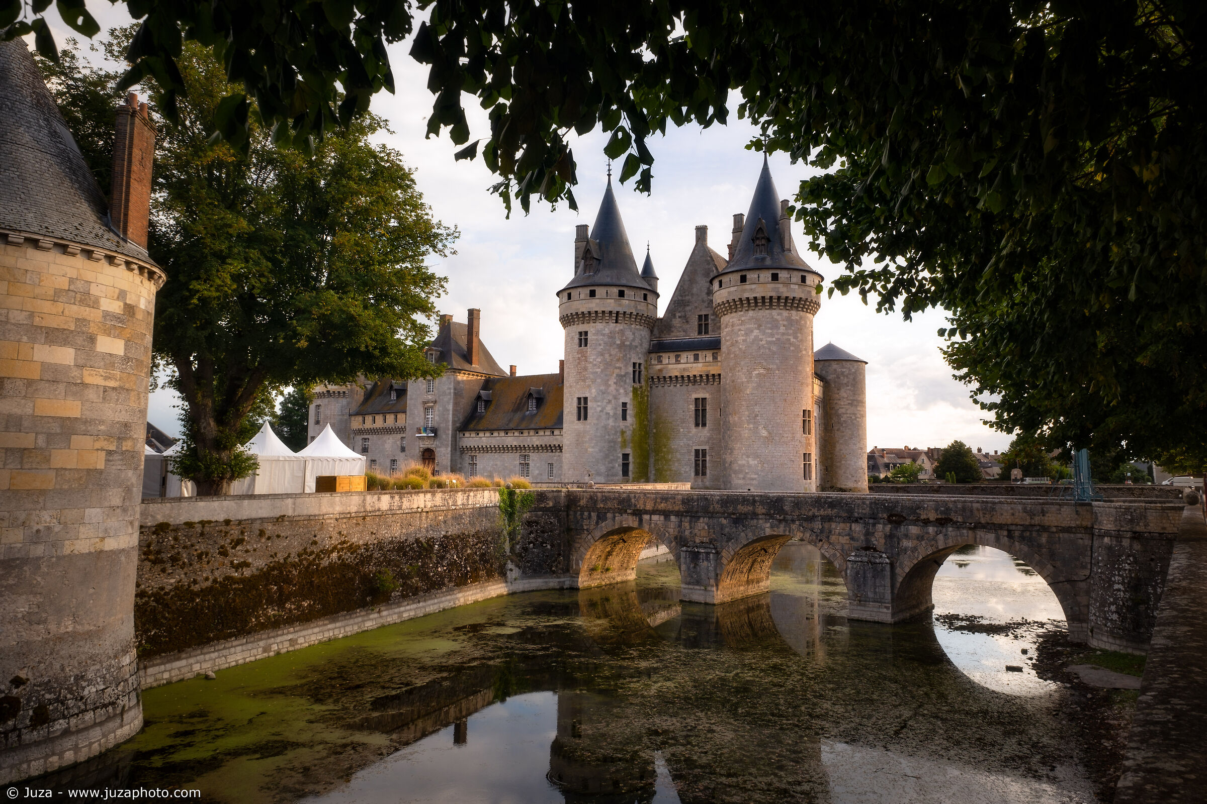 Sunset, castle of Sully-sur-Loire...