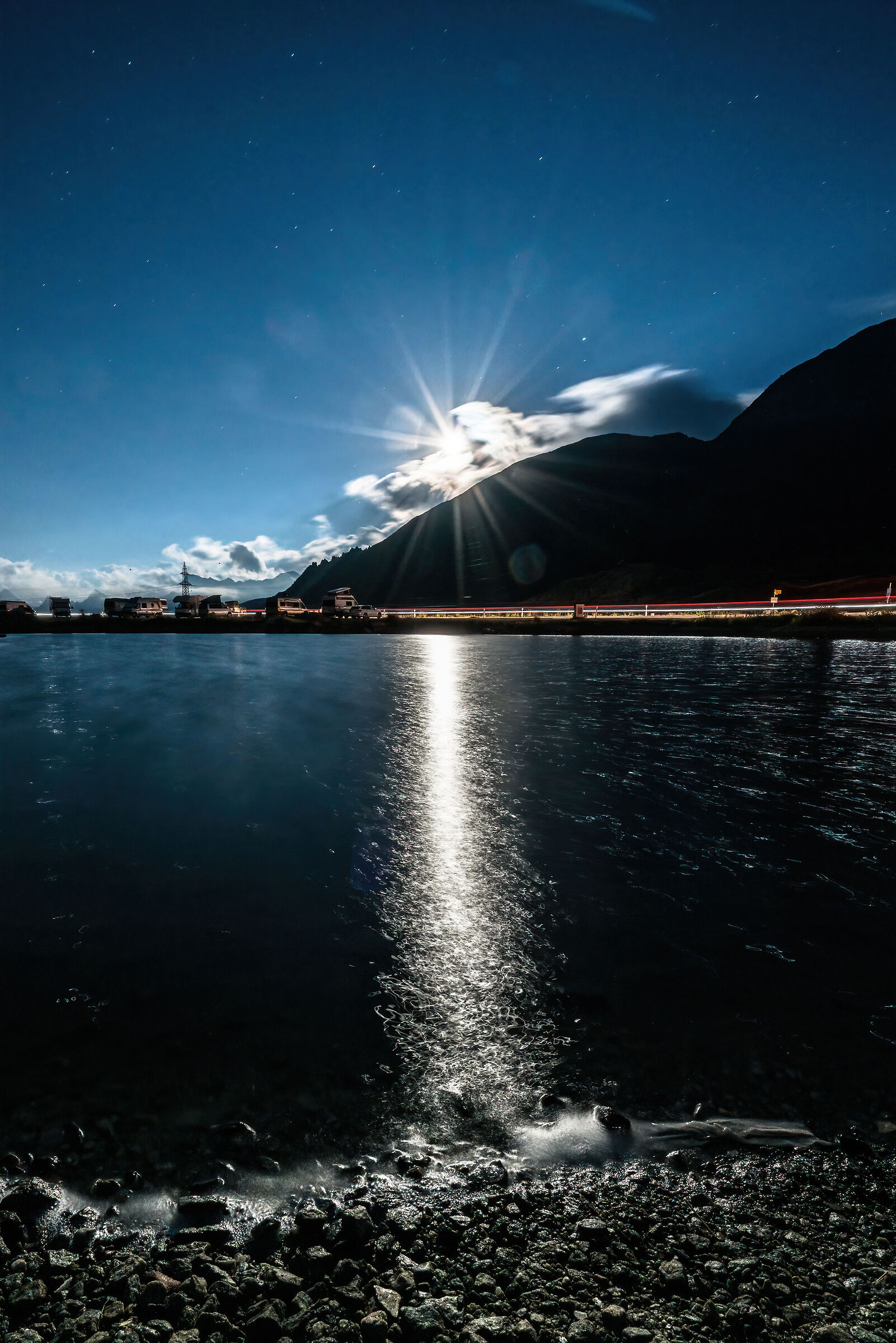 The moon like the sun, Novena Pass (Switzerland) :-)...