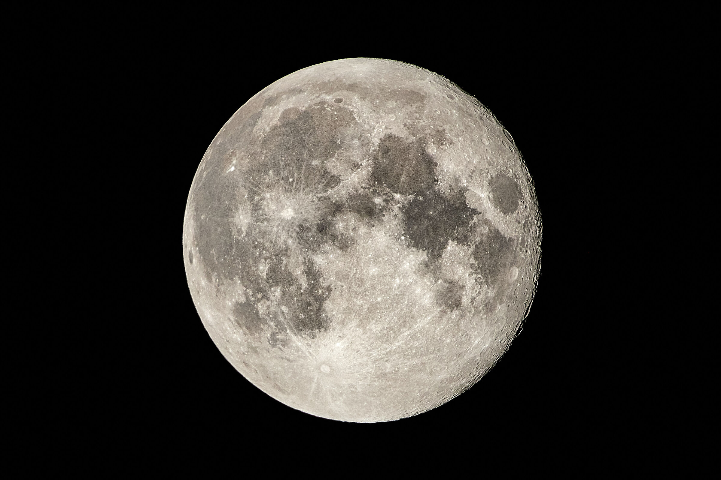 Moon with Canon EF 200-400 F4 + TC 2x - Crop...