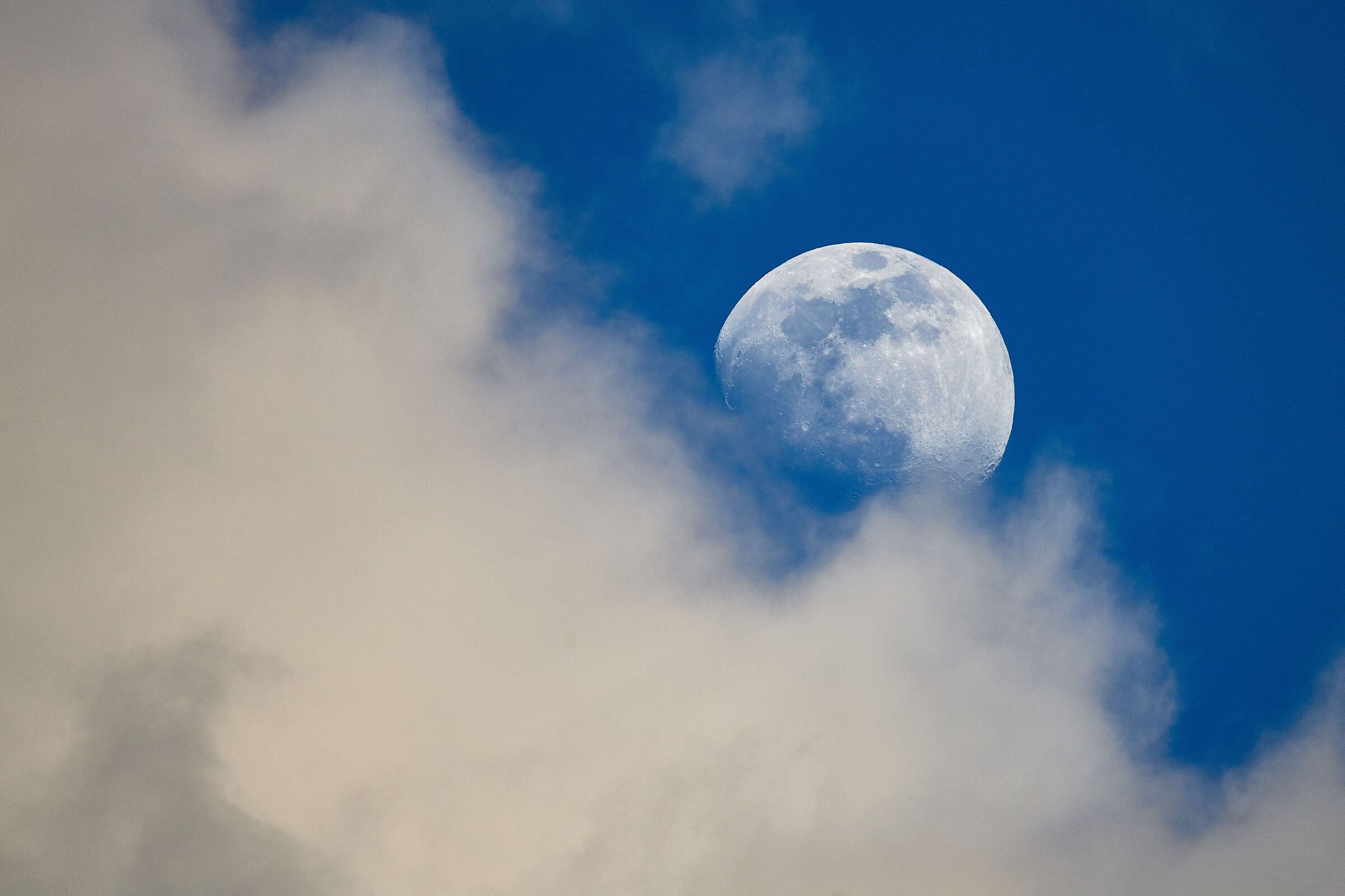 Moon with Nikon 200-500 F5.6 (Day)...