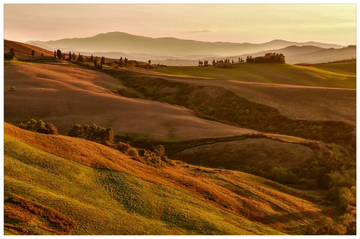 The light of the sunset on the rolling hills of Volterra_2...