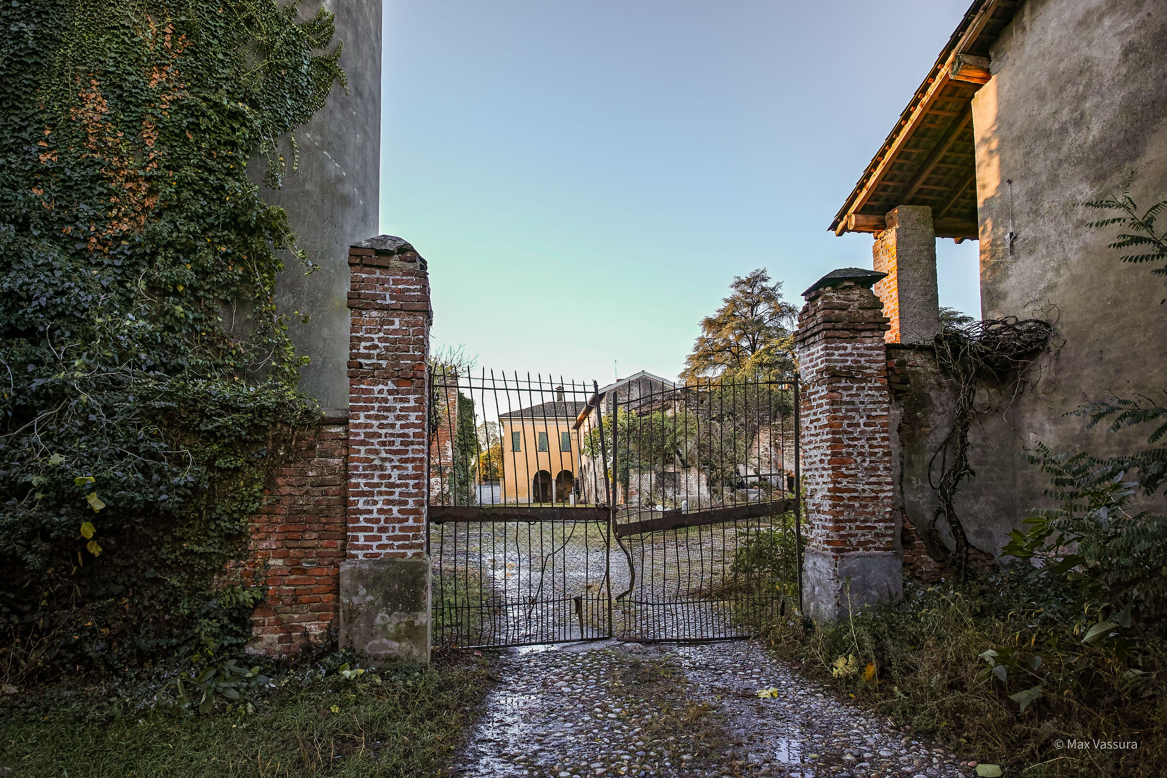 Cancello cascina e villa Taccani...
