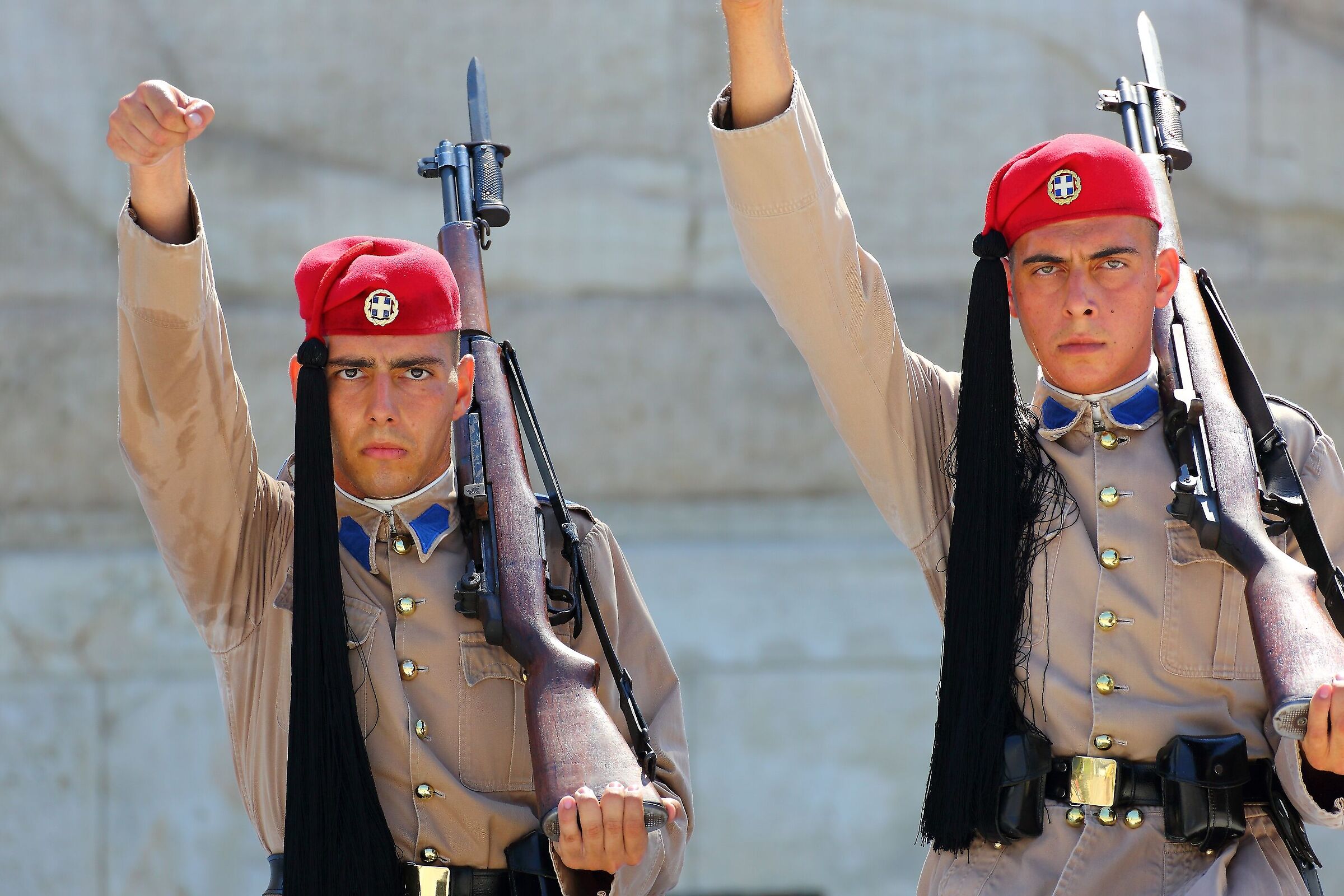 Guardia d'onore al Milite Ignoto in piazza Syntagma...