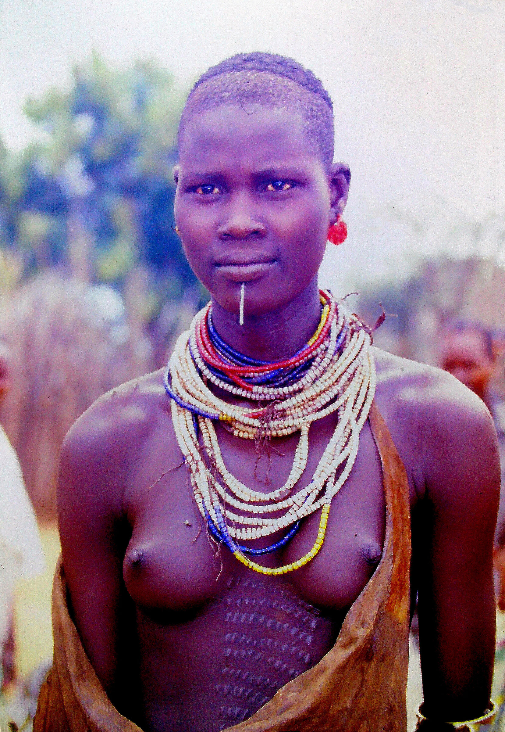 Etiopia 1998-Tatuaggio ornamentale a cicatrici...