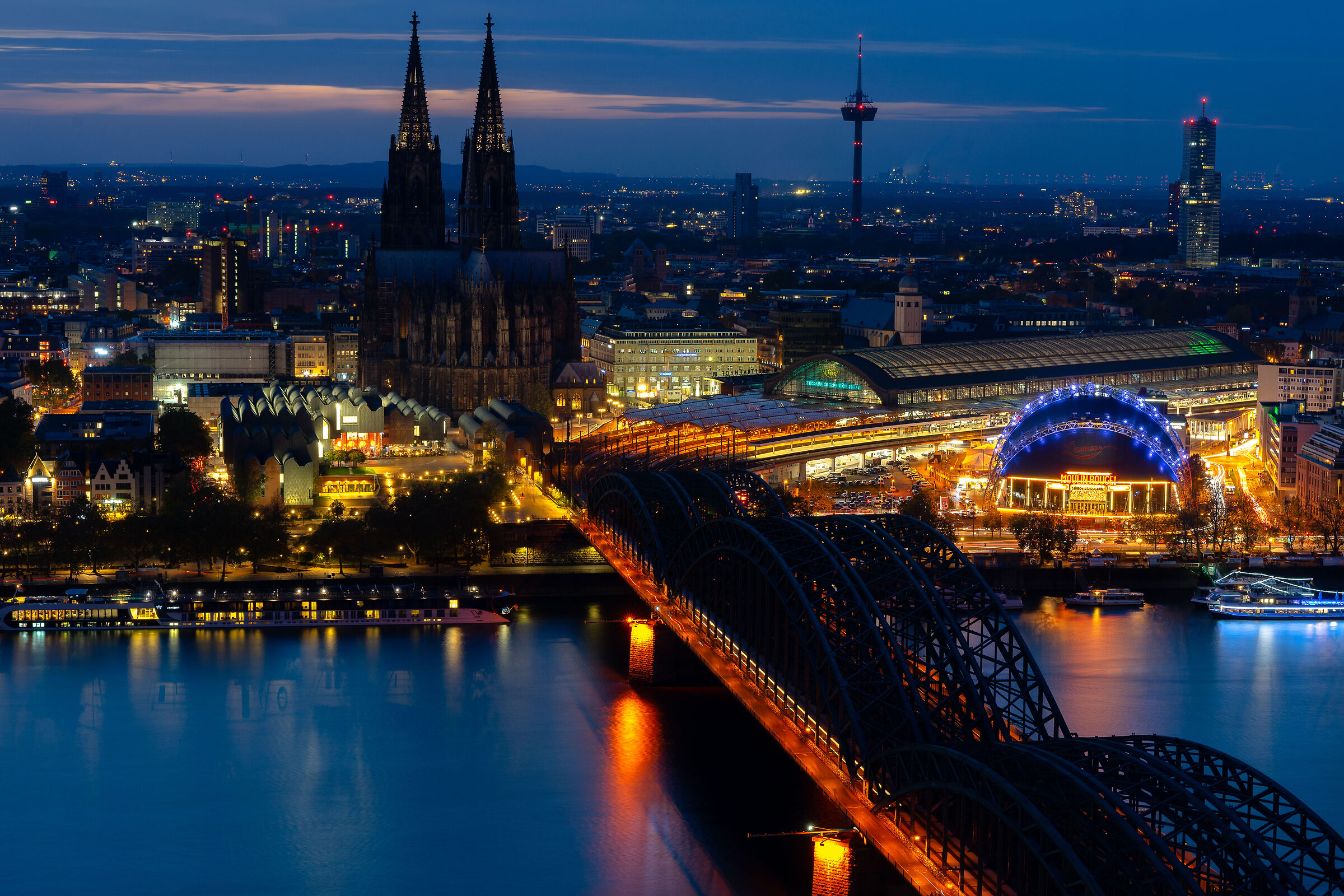 Cologne at sunset...