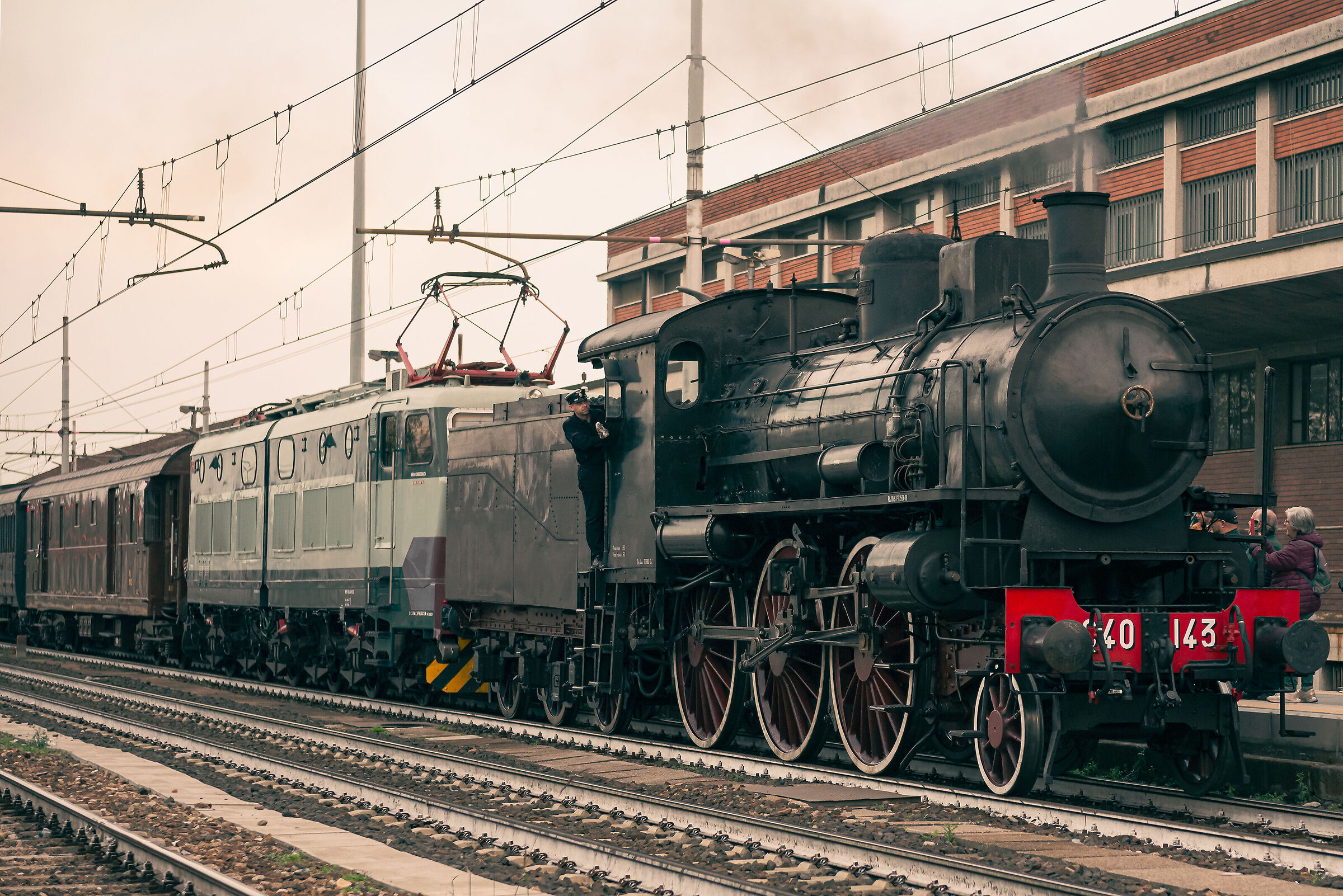 The legend Steam Locomotives 640-143 ...