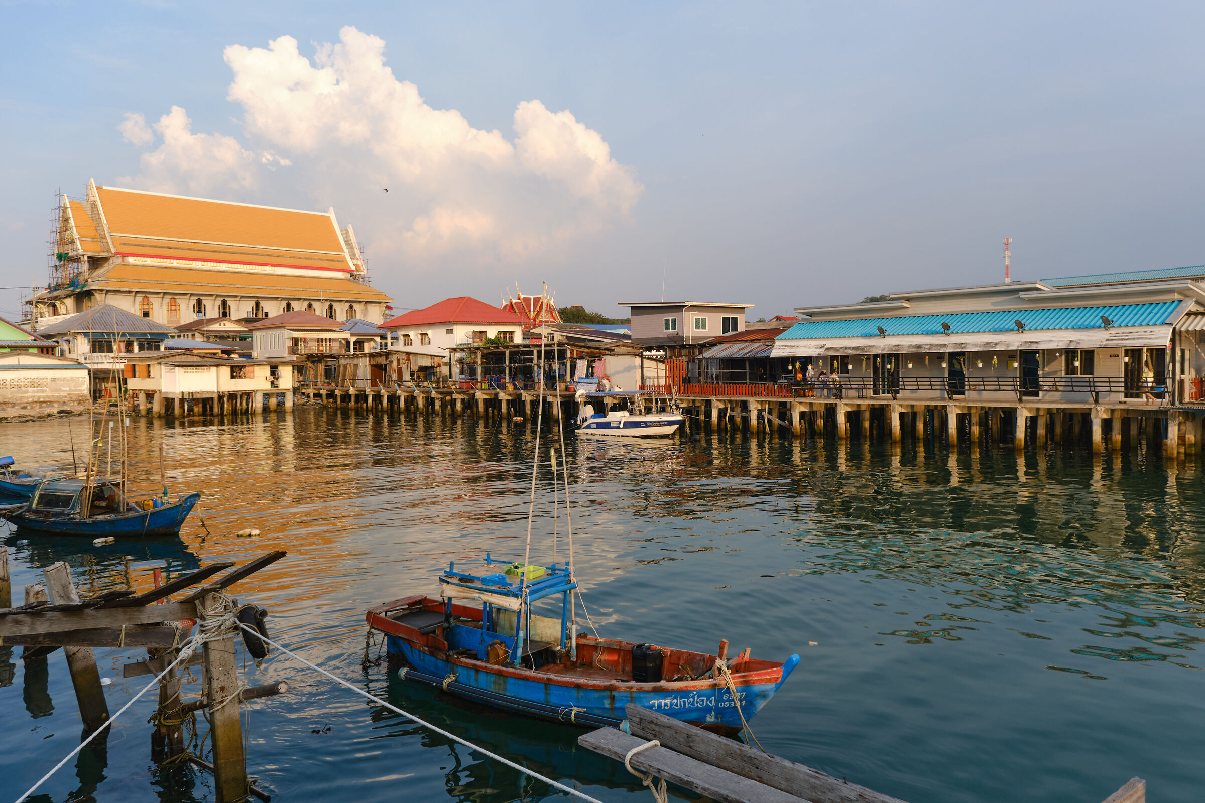 The docks of Samae San...