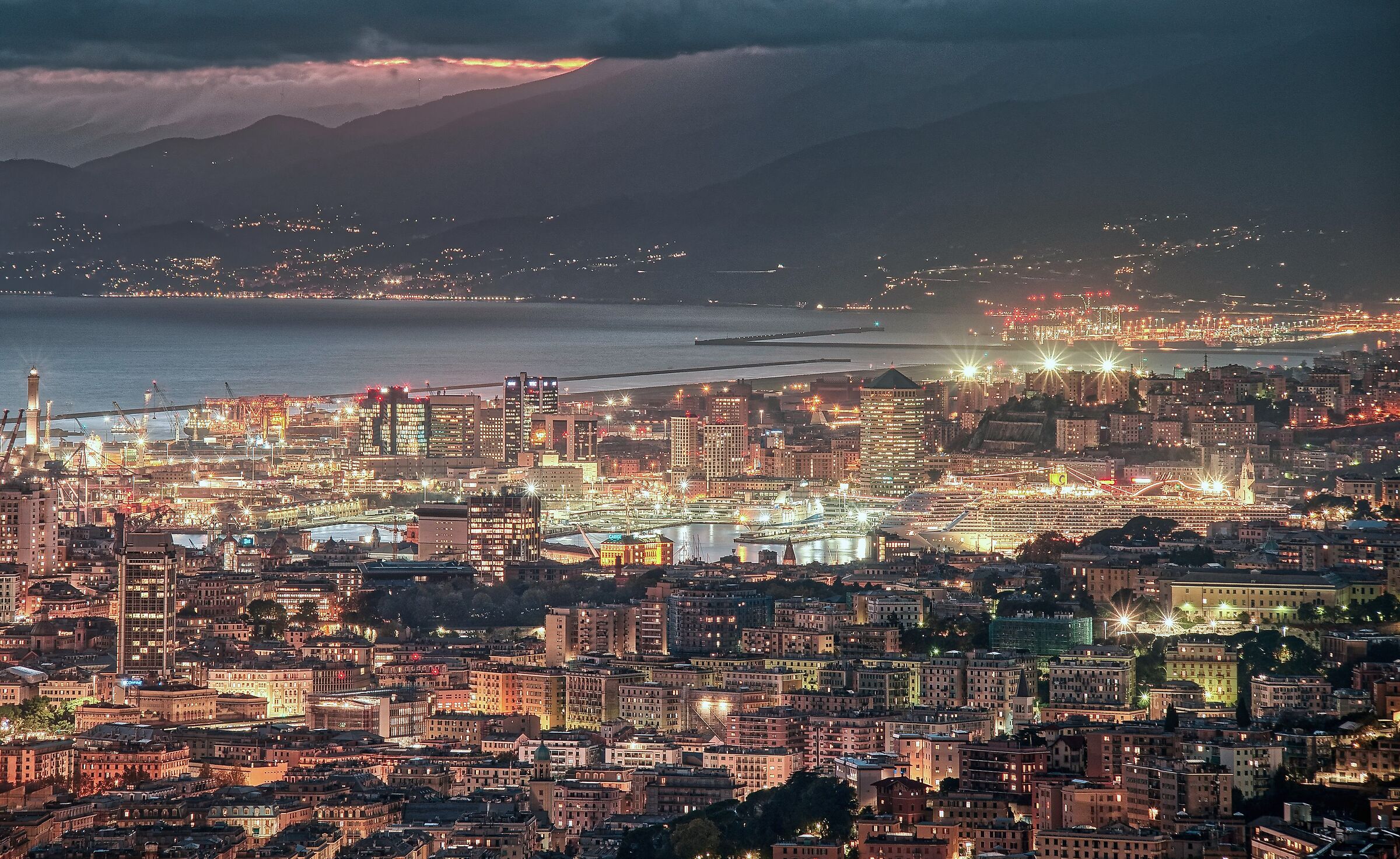 Una sera di novembre,guardando Genova dall'alto.......