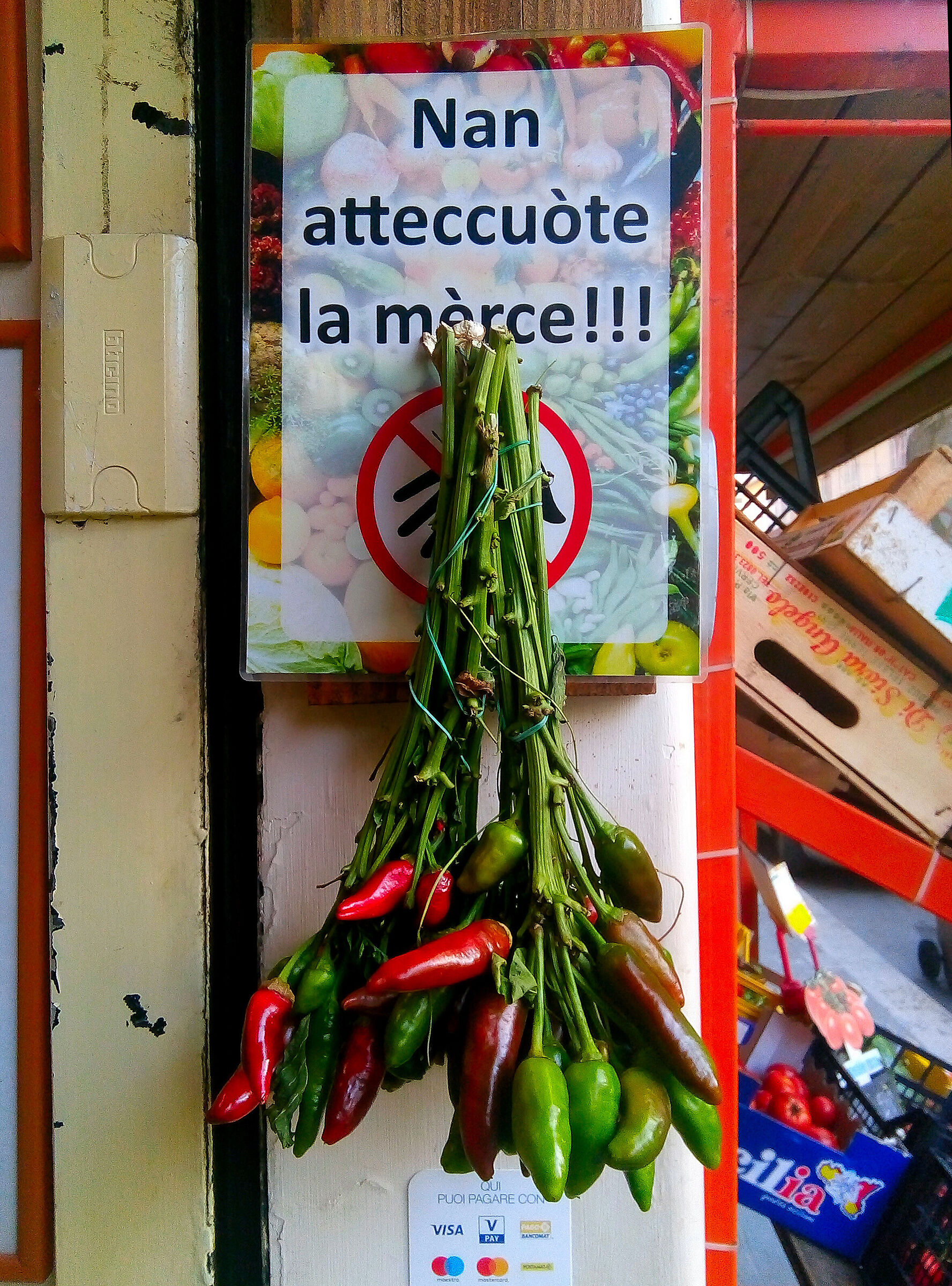 Notice to Bisceglie: is it clear? "Do not touch the goods"...