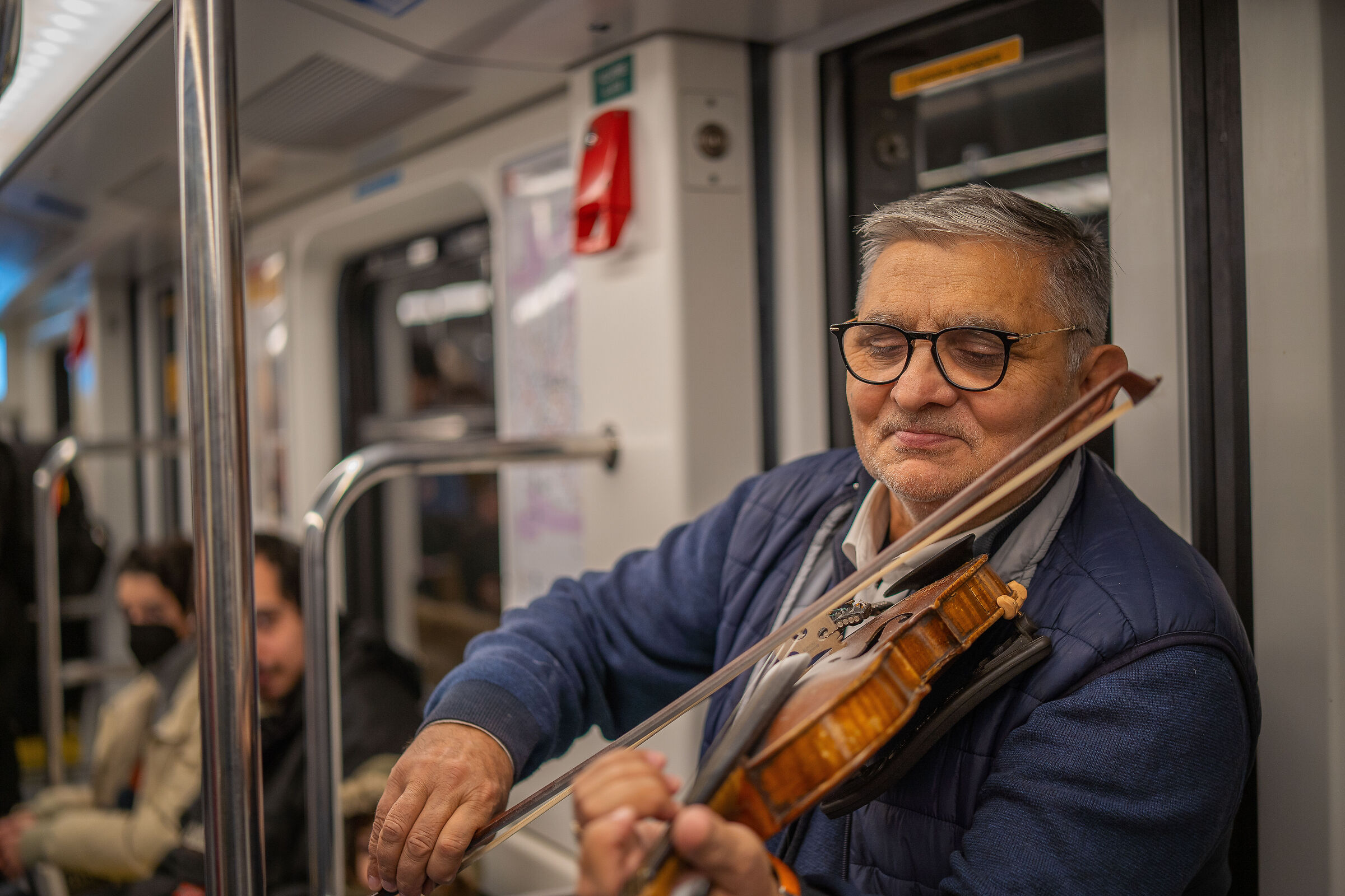 Metro Violinist...