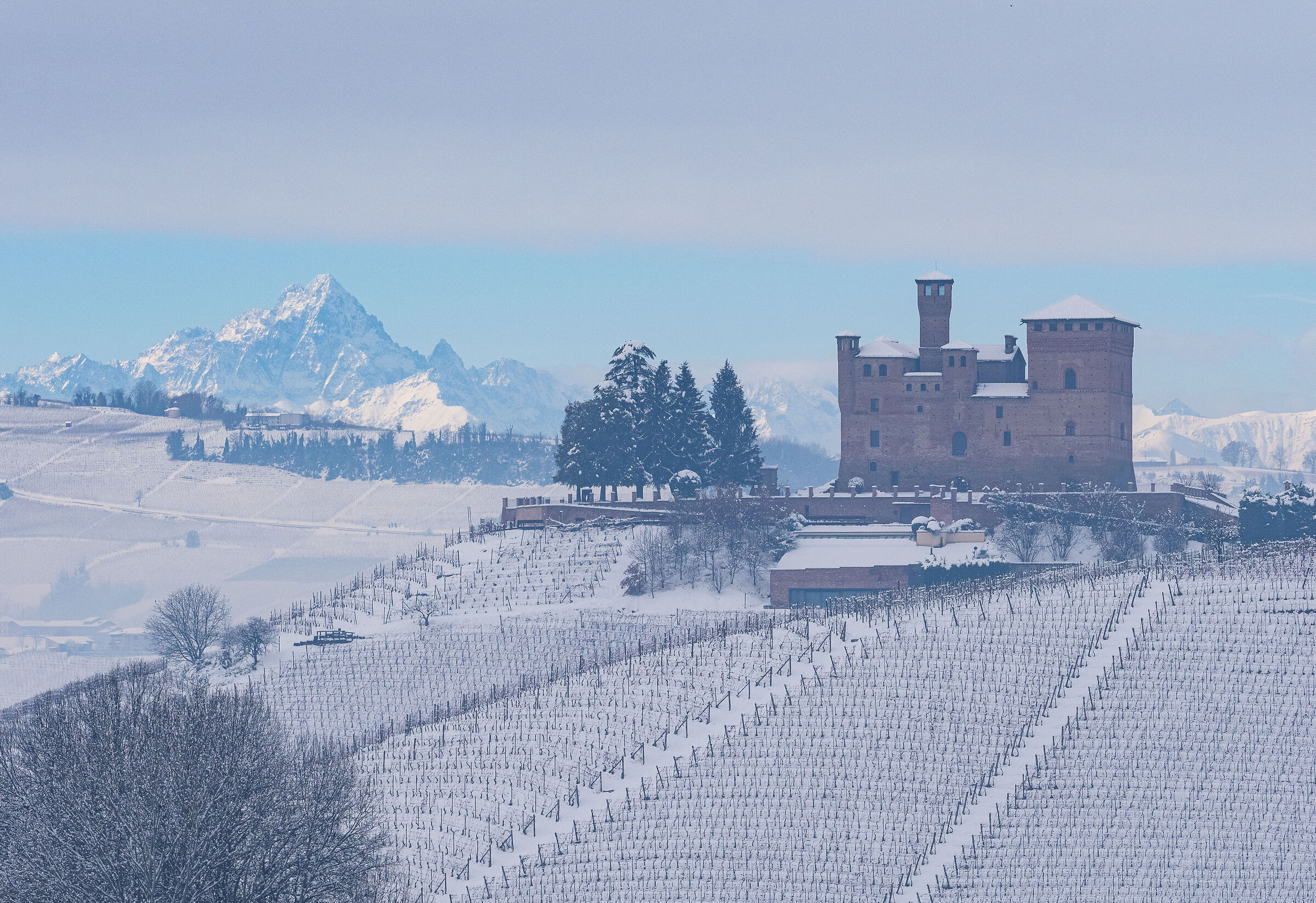 il "Castello e la Montagna" in veste invernale...