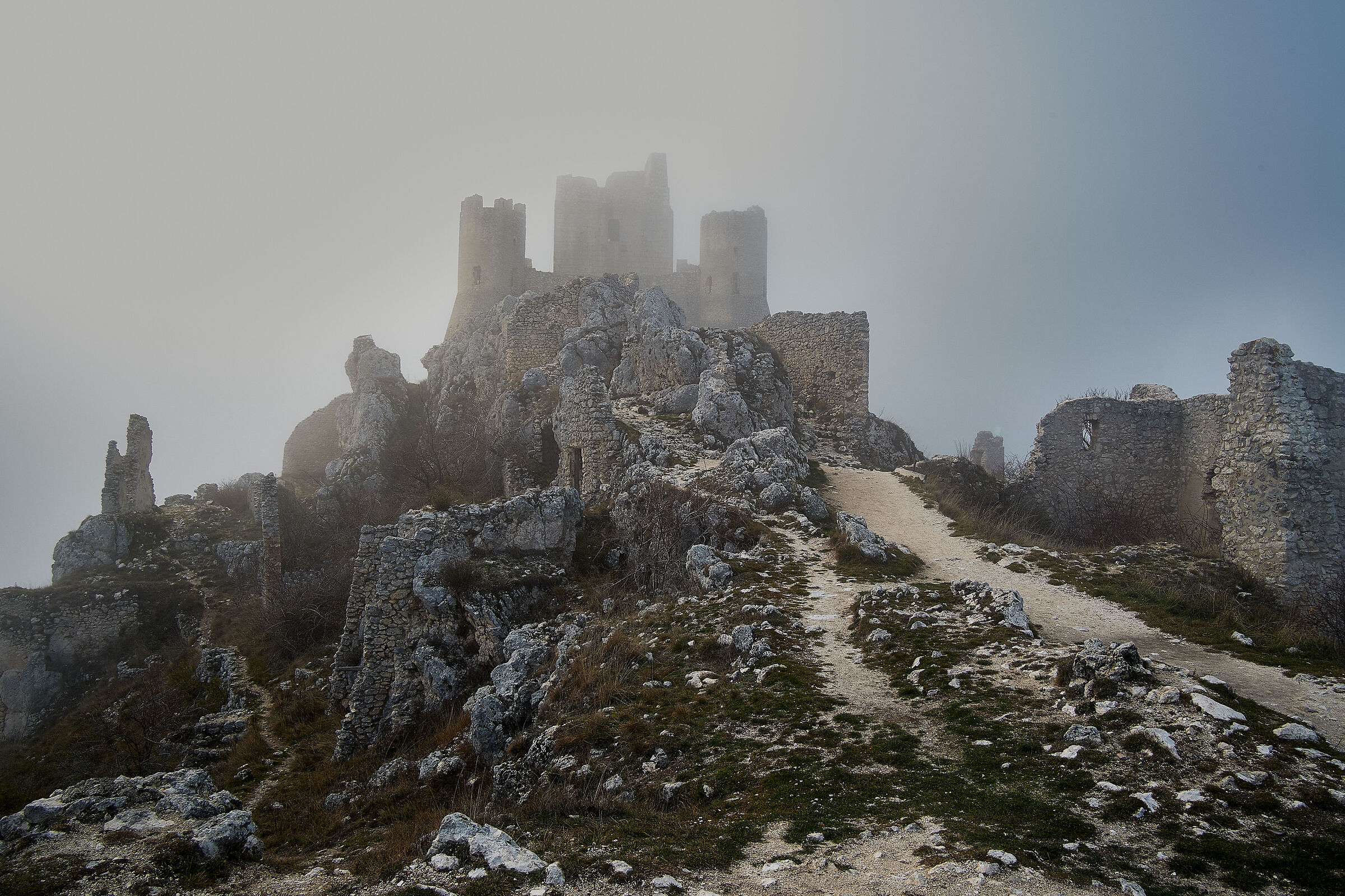 Nebbia a Rocca Calascio 2...