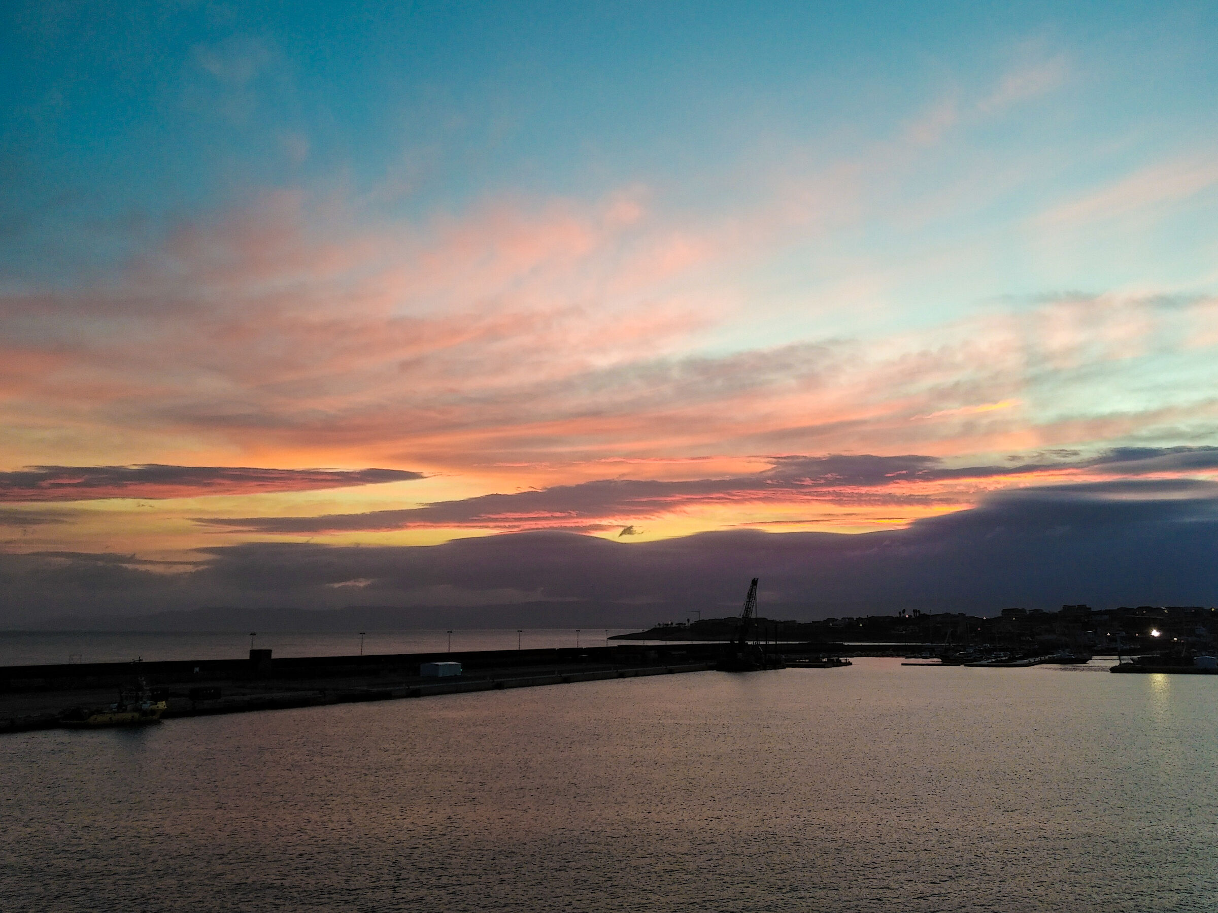Return ab Insula: sunrise in the port...