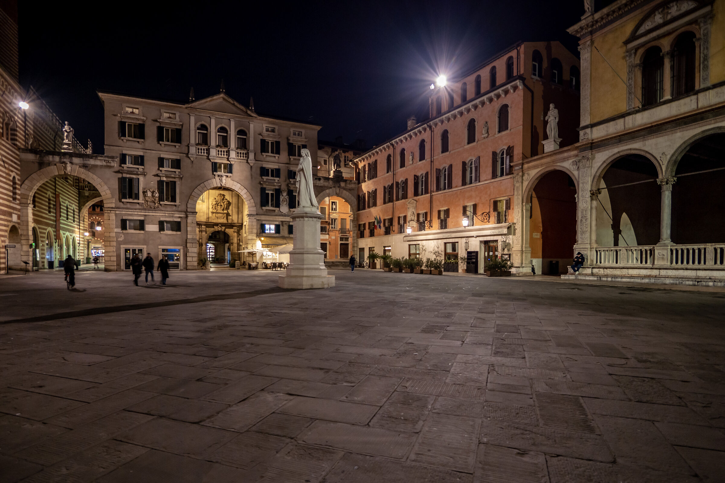 Dante Alighieri Square...