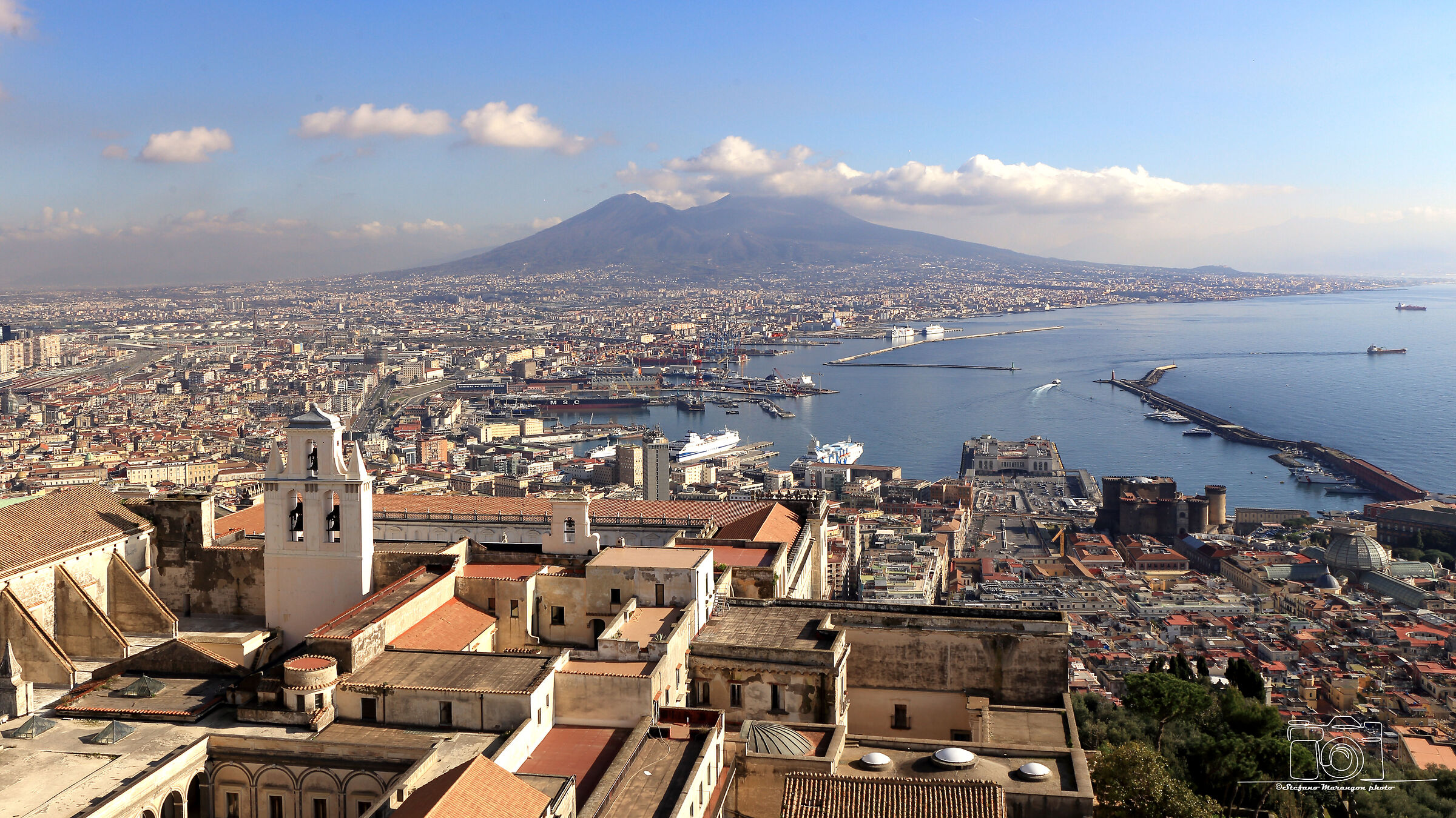 Porto di Napoli con O'Vesuvio...