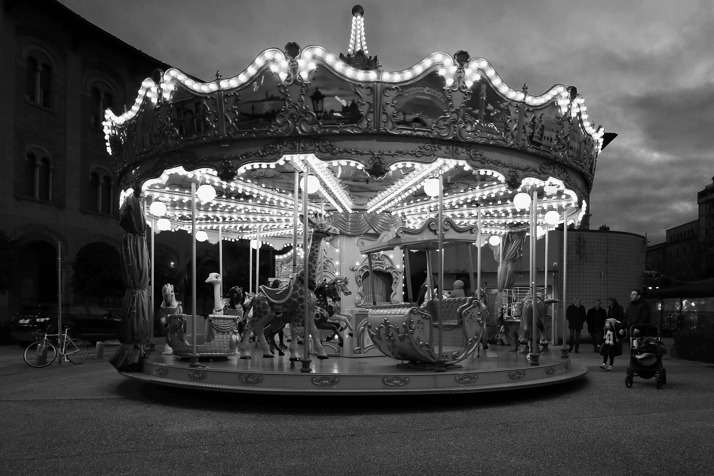 The discreet charm of the carousel...
