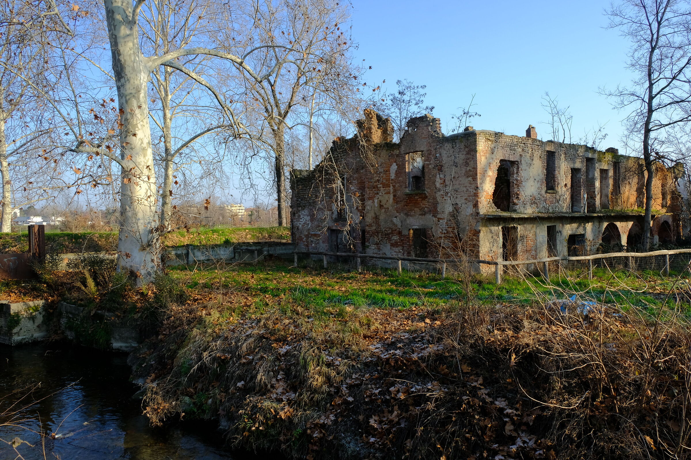 Old mill (Ruins) ...
