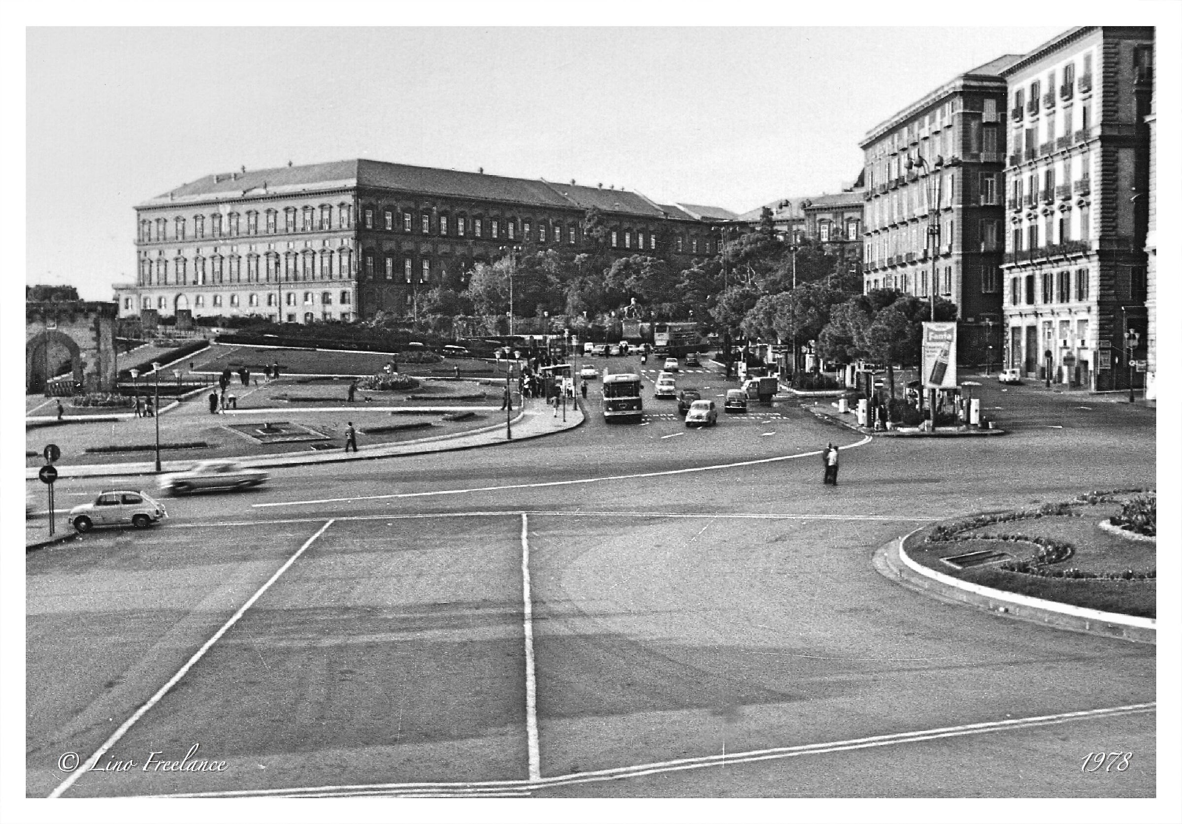 Palazzo Reale da Piazza Municipio - Napoli -...