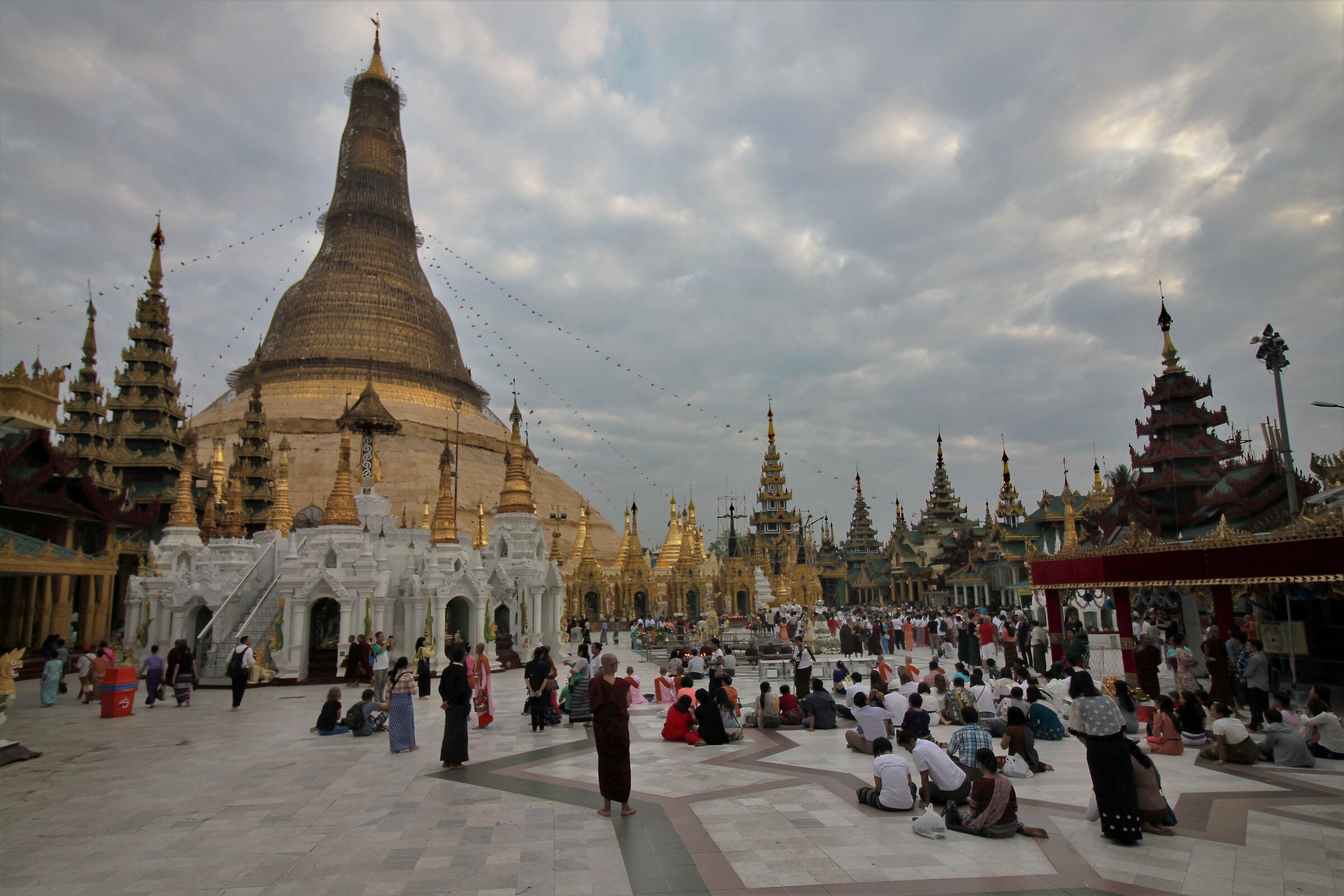 Yangon - Shwedagon Pagoda...