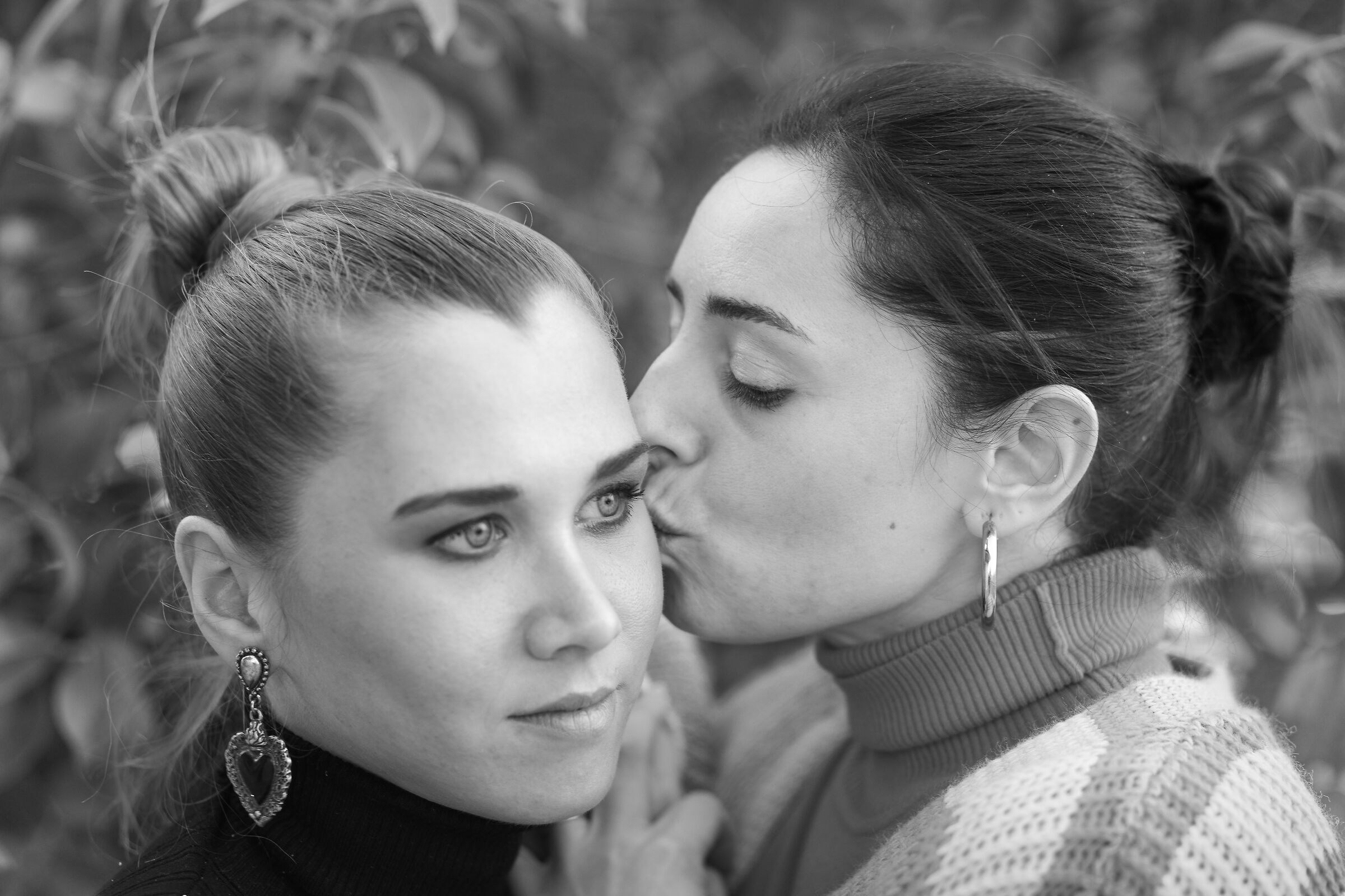 Sisters kiss...