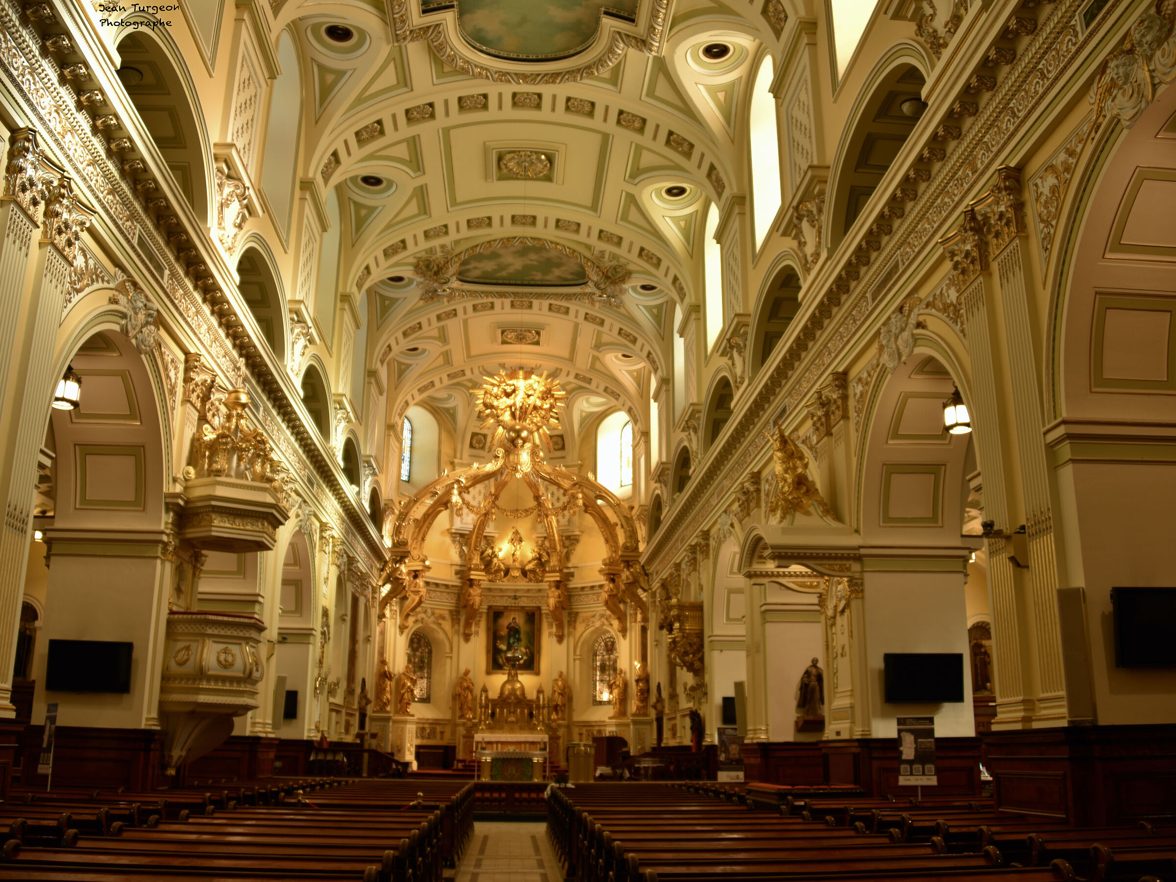 A few months ago Pape Francois visited Basilica Quebec...