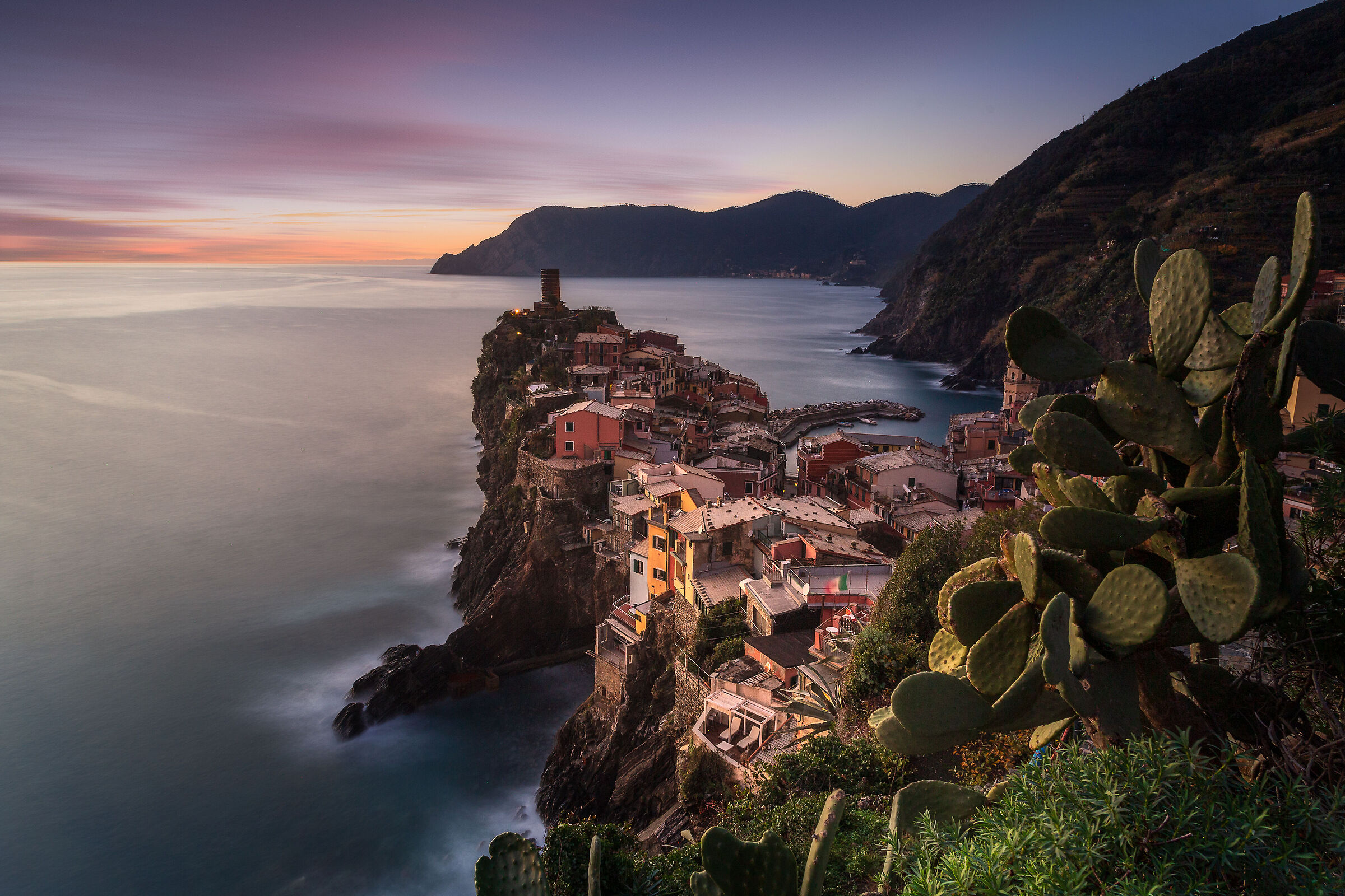 ?Hot sunset in Vernazza...