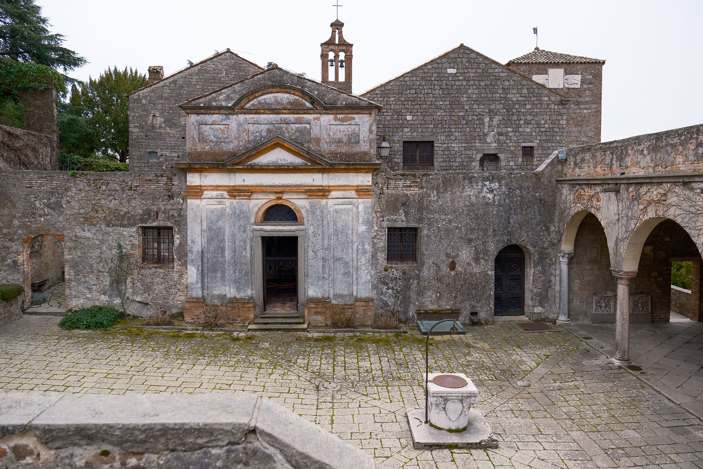an inner courtyard castle Cini, Monselice...