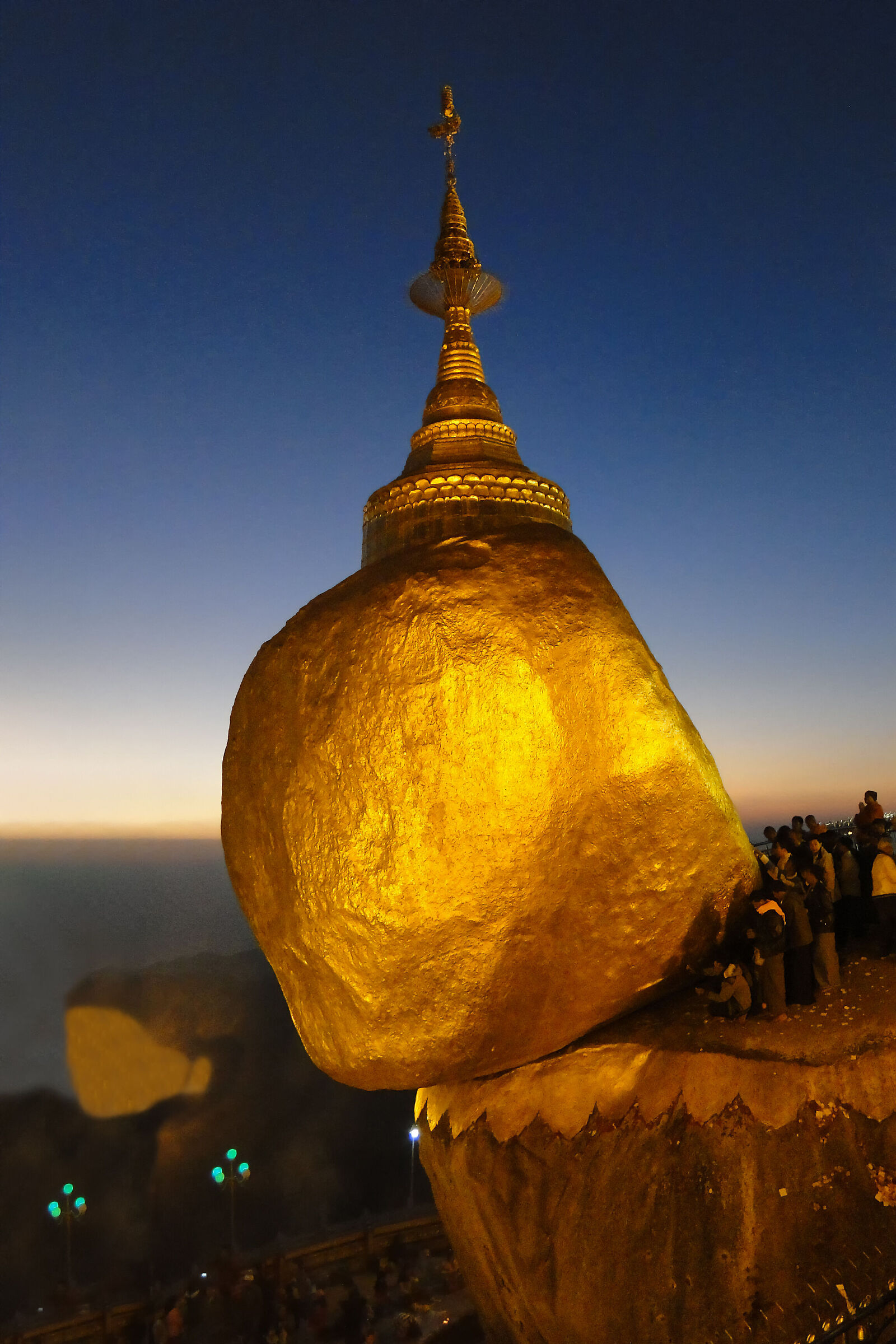 Golden Rock (Myanmar)...