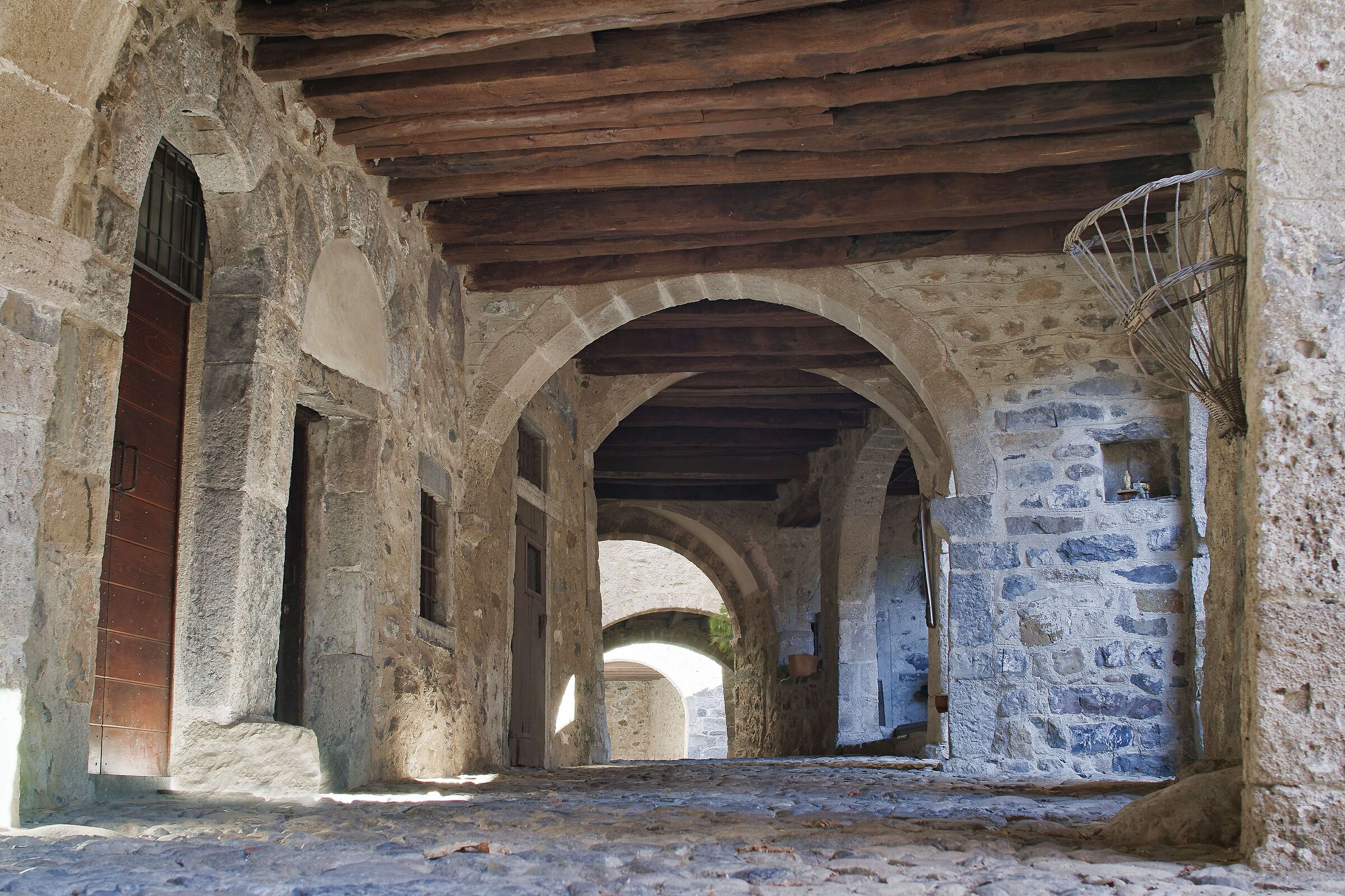 the arches of Cornello dei Tasso...