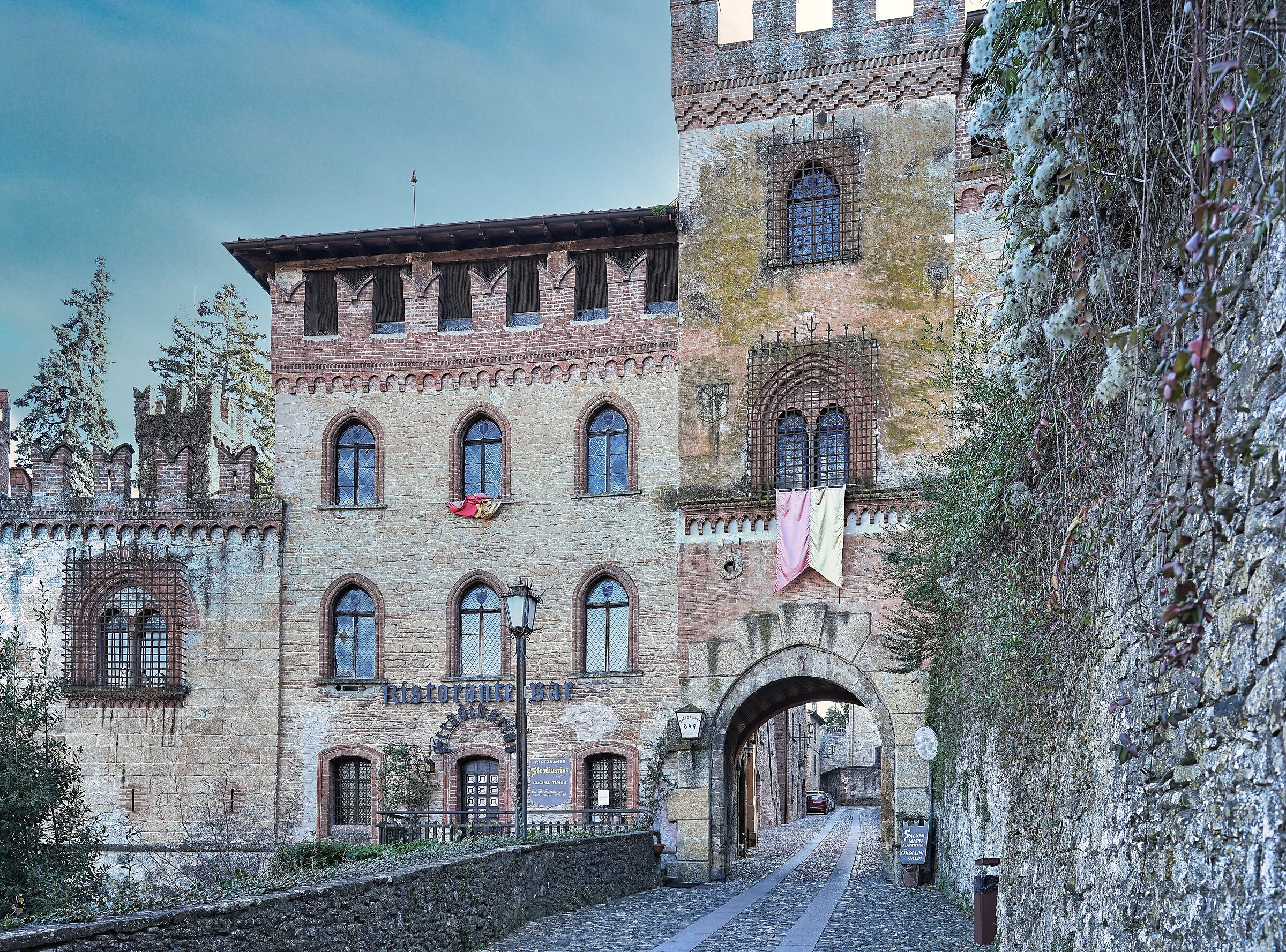 Castel'Arquato il borgo fortificato...