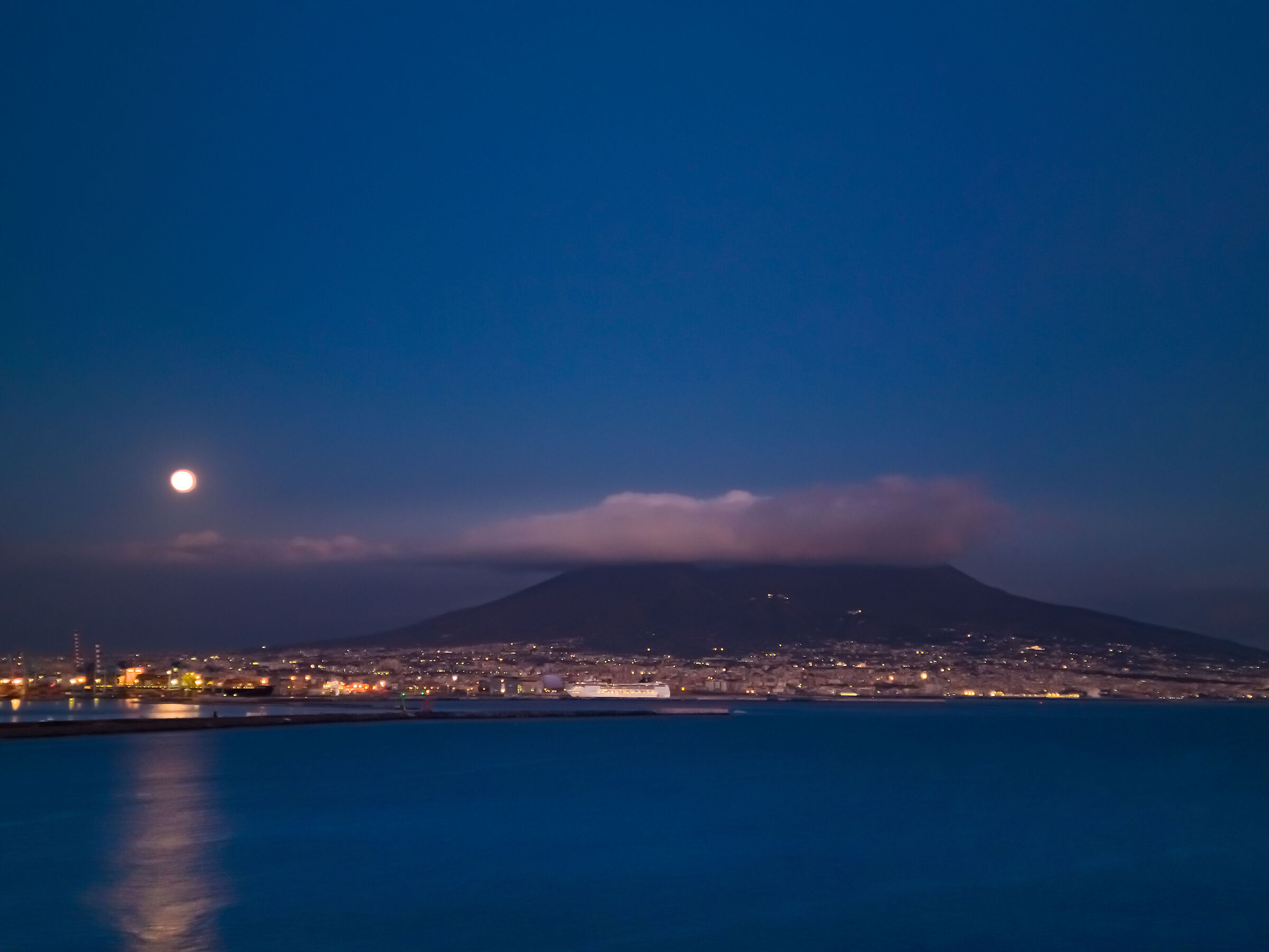 Vesuvius by night...