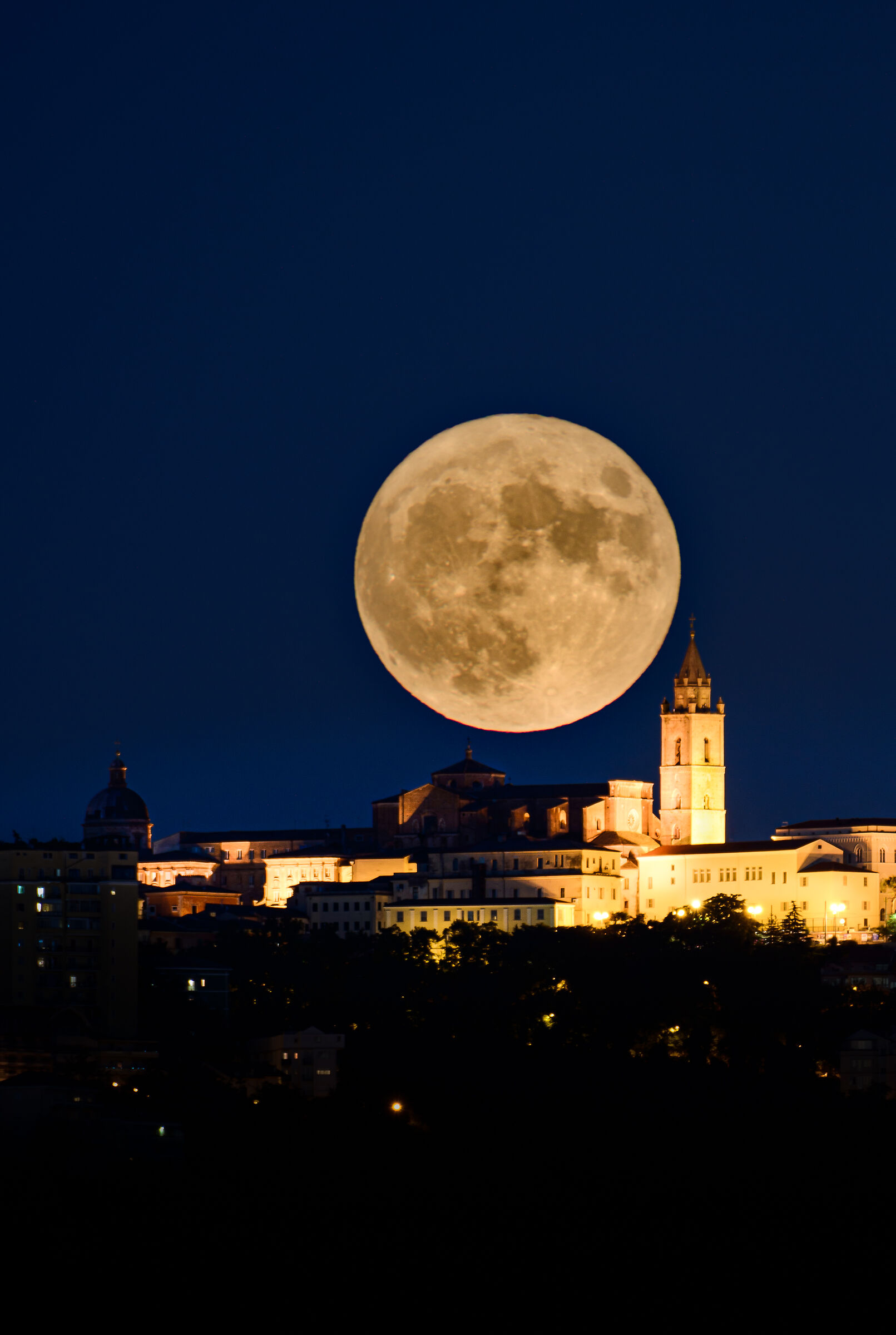 Chieti at the dawn of a new Moon...