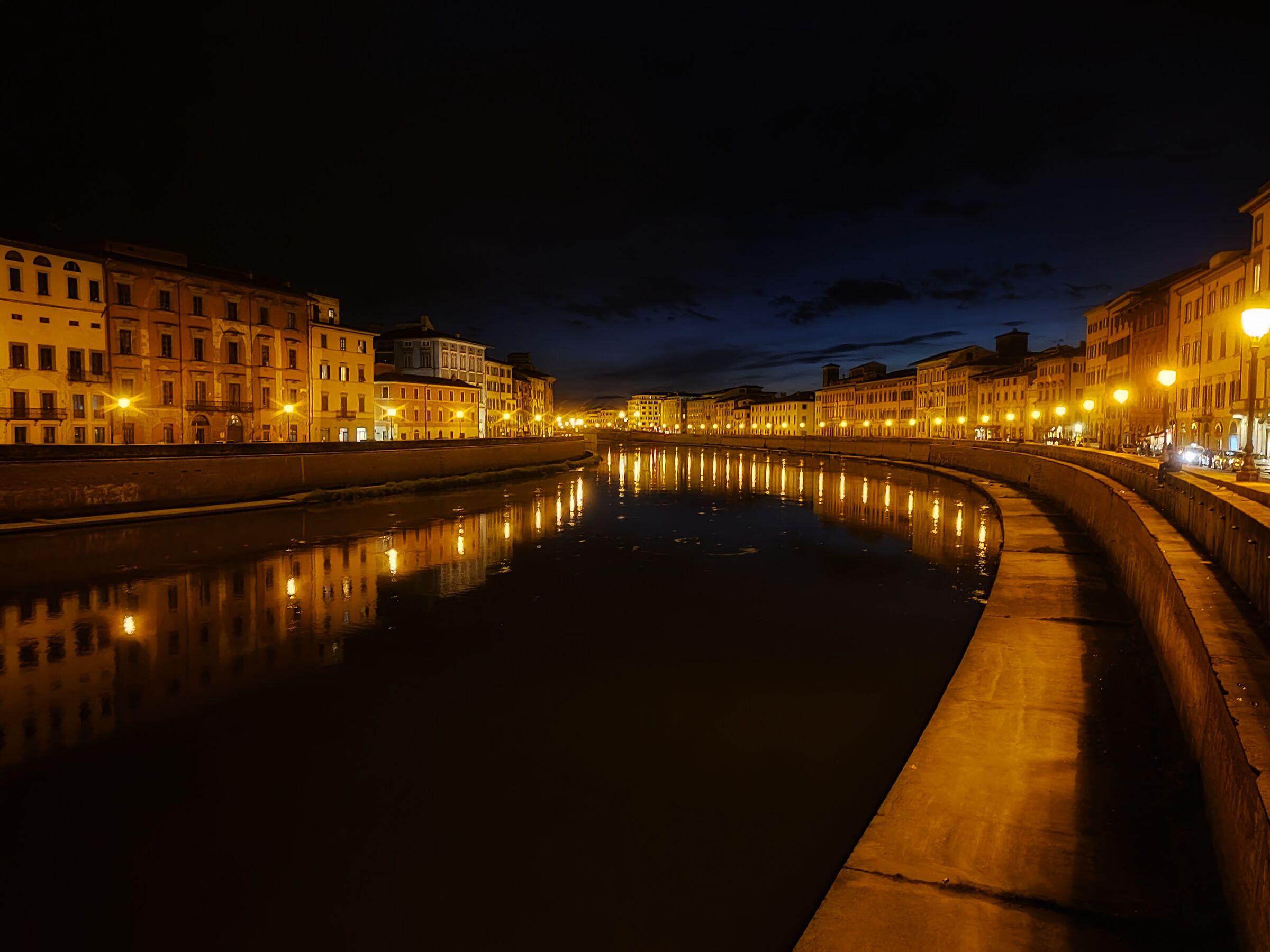 Lungarno to Pisa at night ...