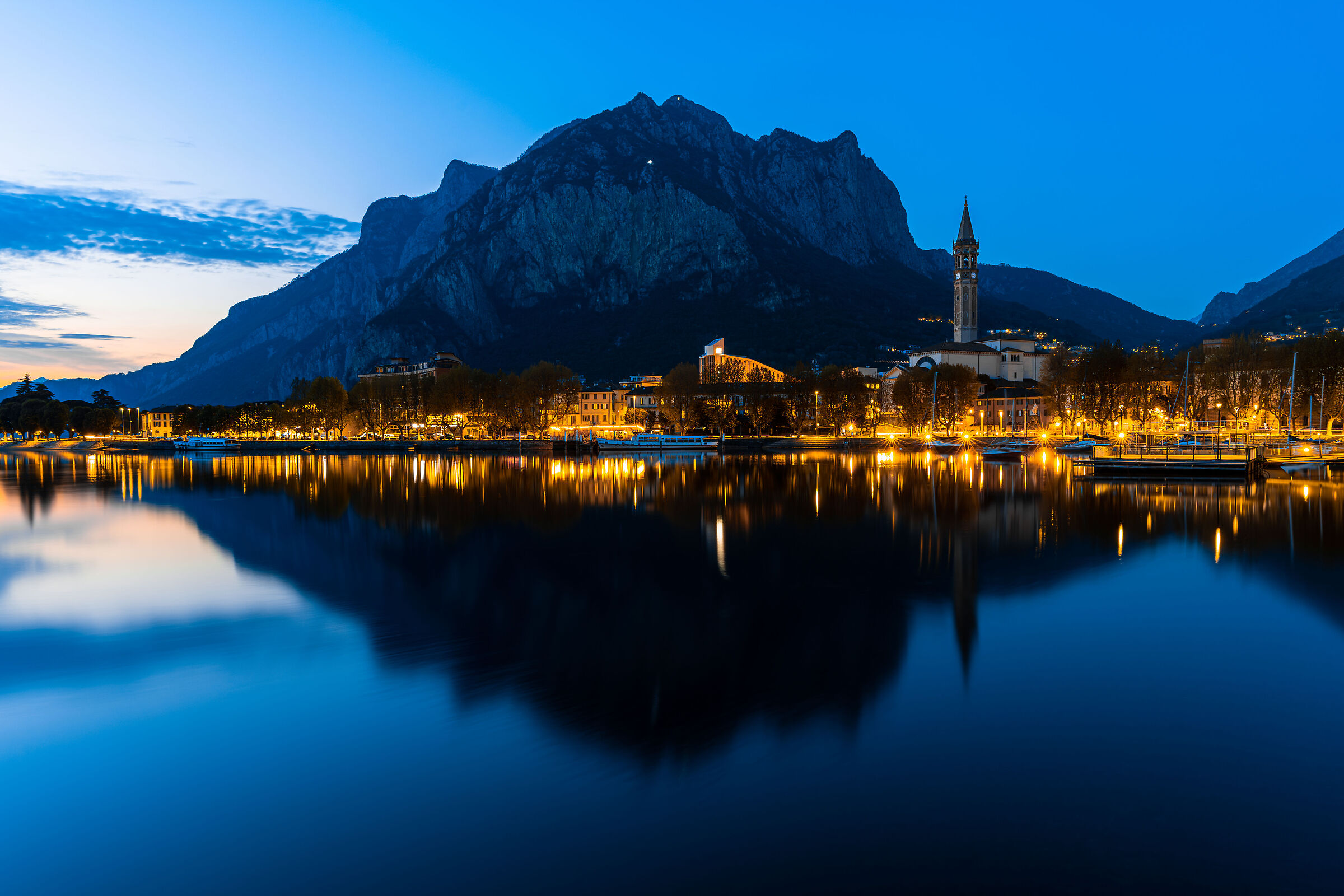 blue hour in Lecco...